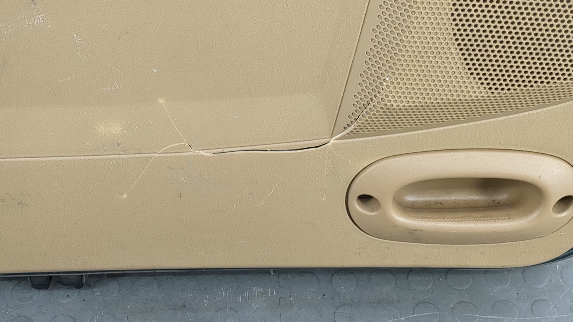 Дверь багажника