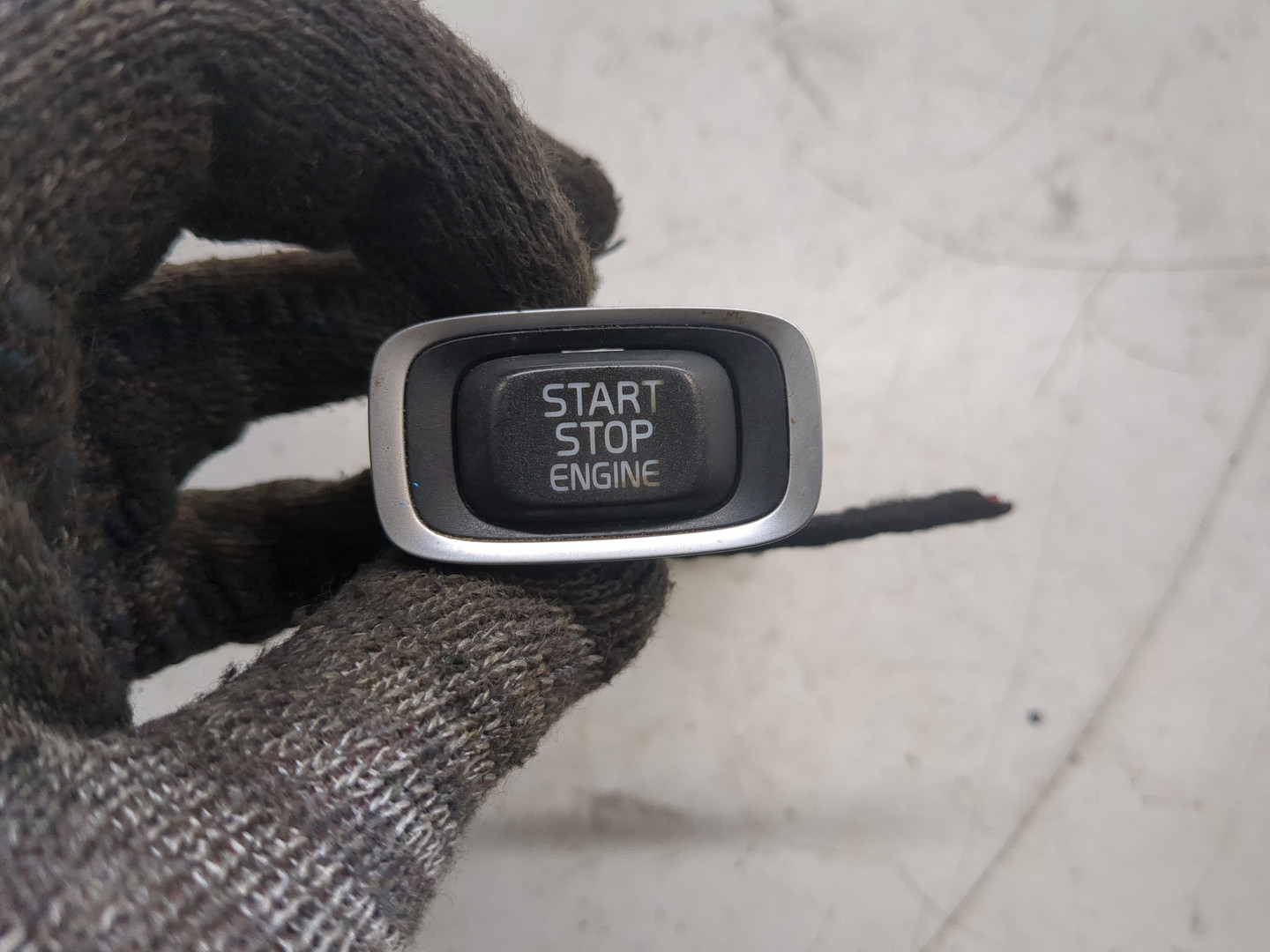 Кнопка запуска двигателя