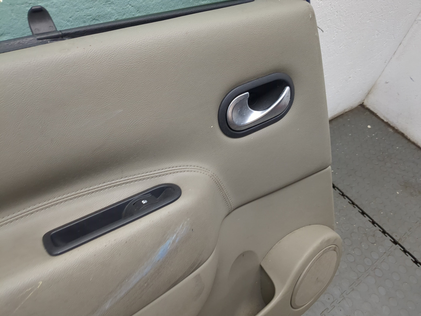 Дверь задняя левая