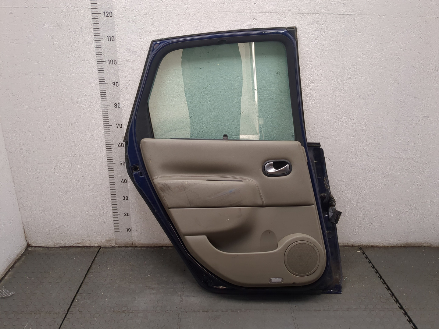Дверь задняя левая