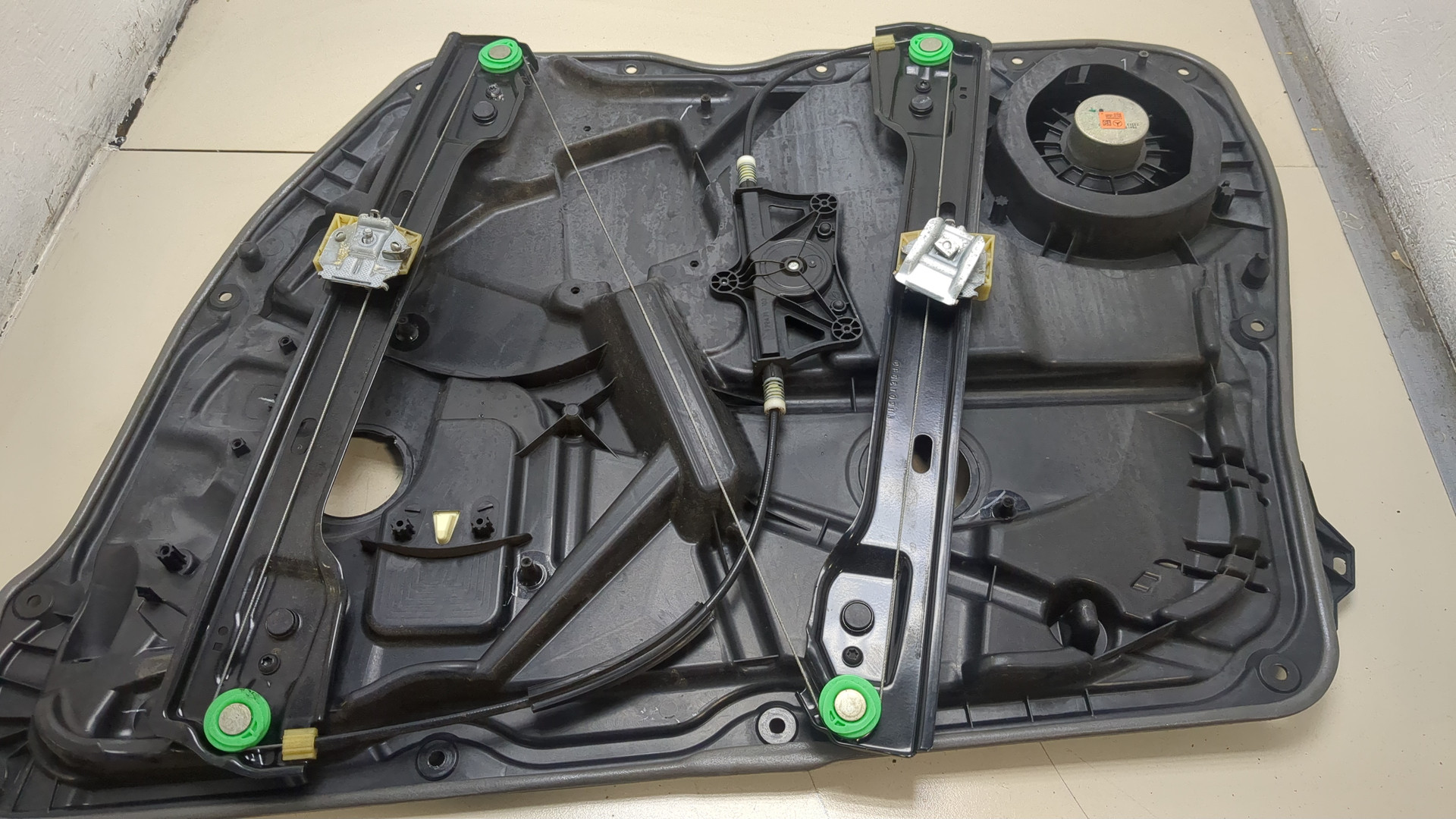 Стеклоподъемник электр. передний левый