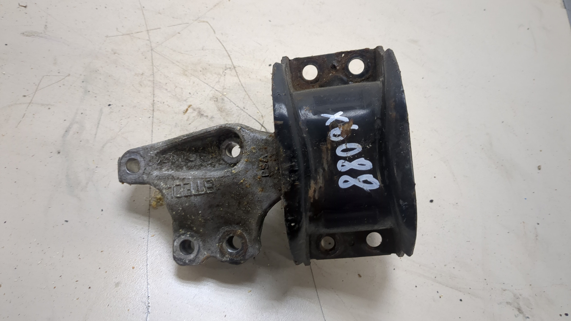 Опора двигателя