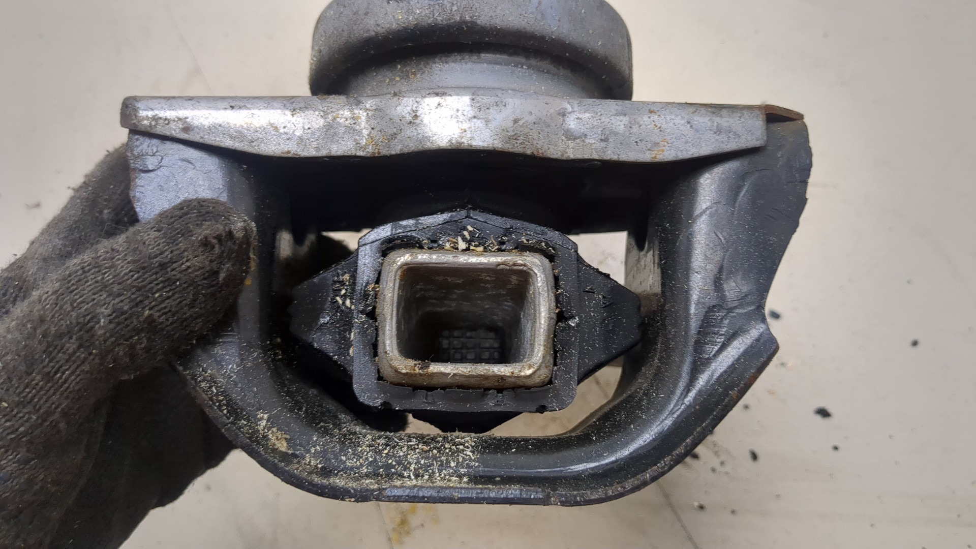 Опора двигателя