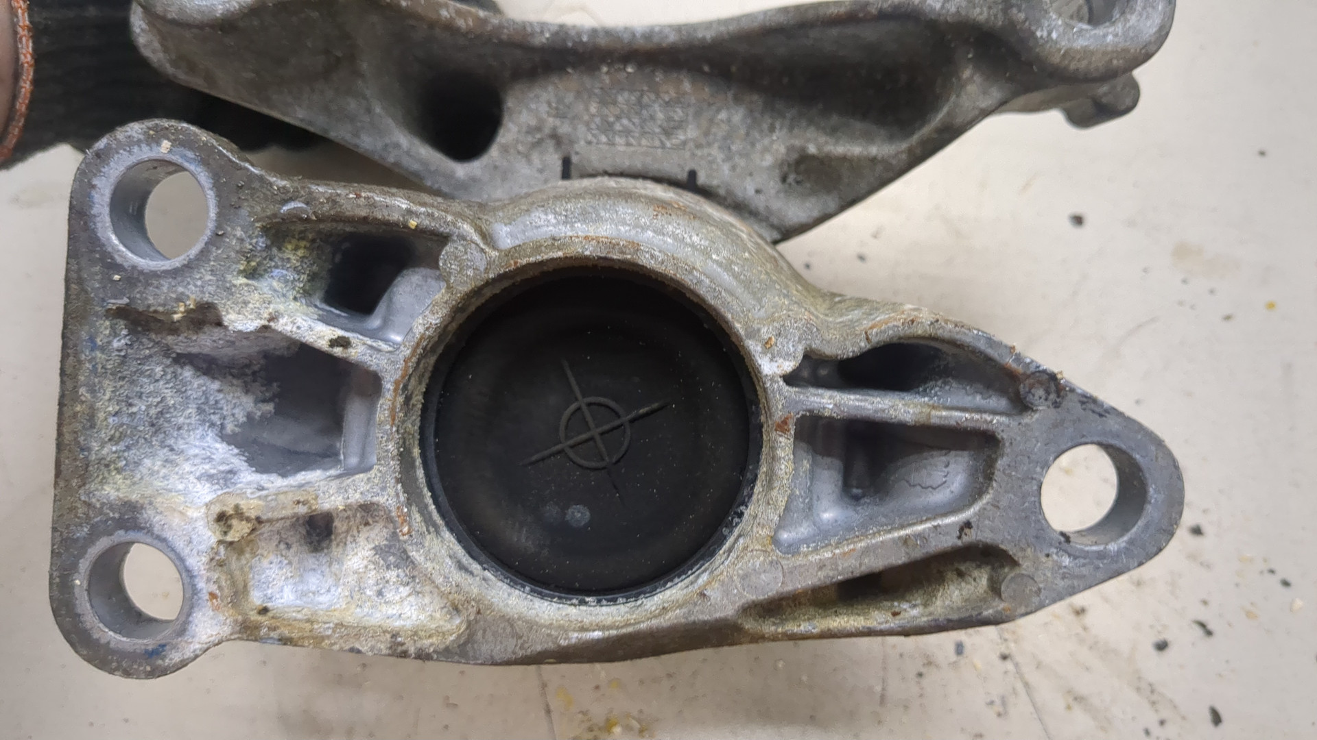 Опора двигателя