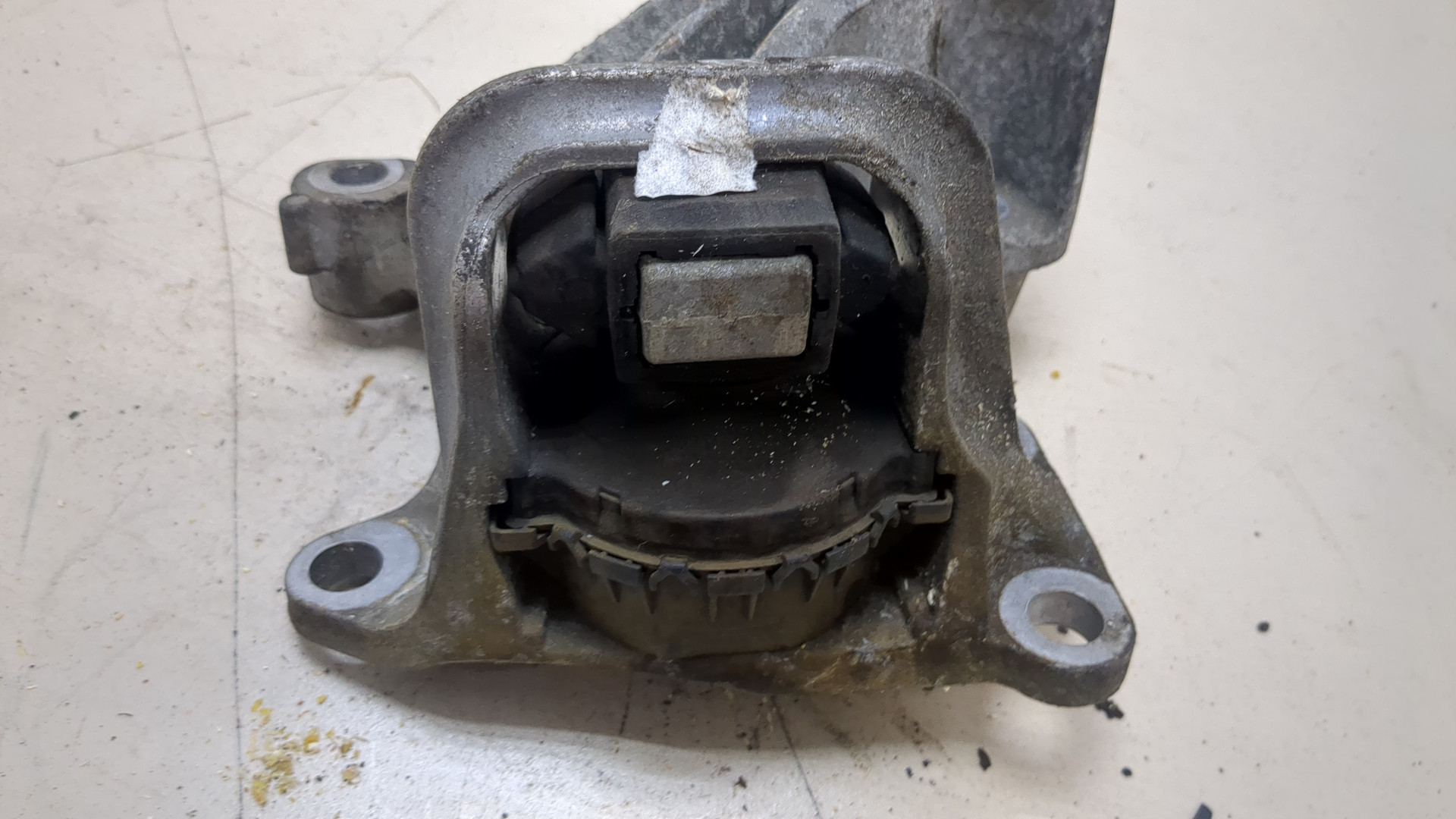 Опора двигателя