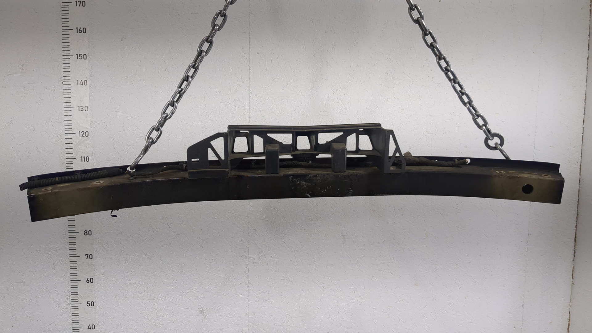 Усилитель переднего бампера