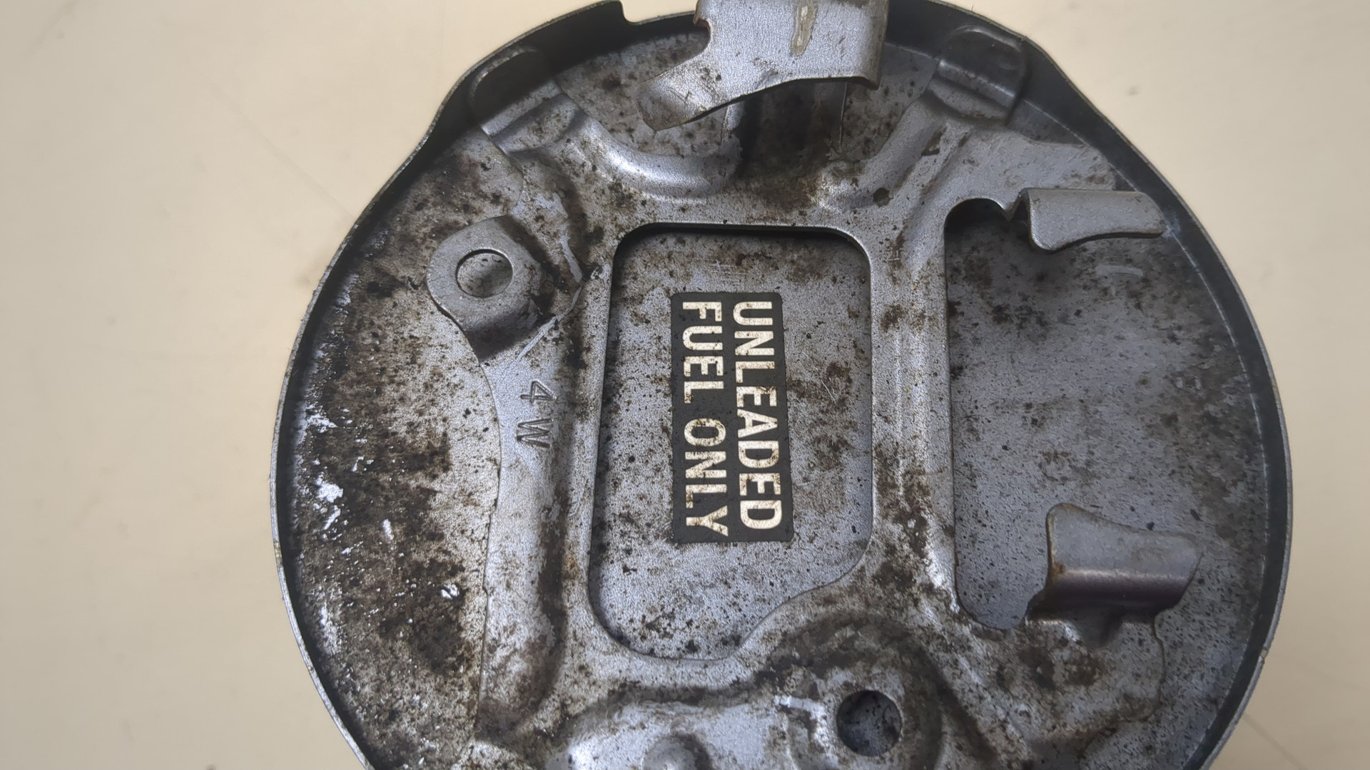 Лючок бензобака