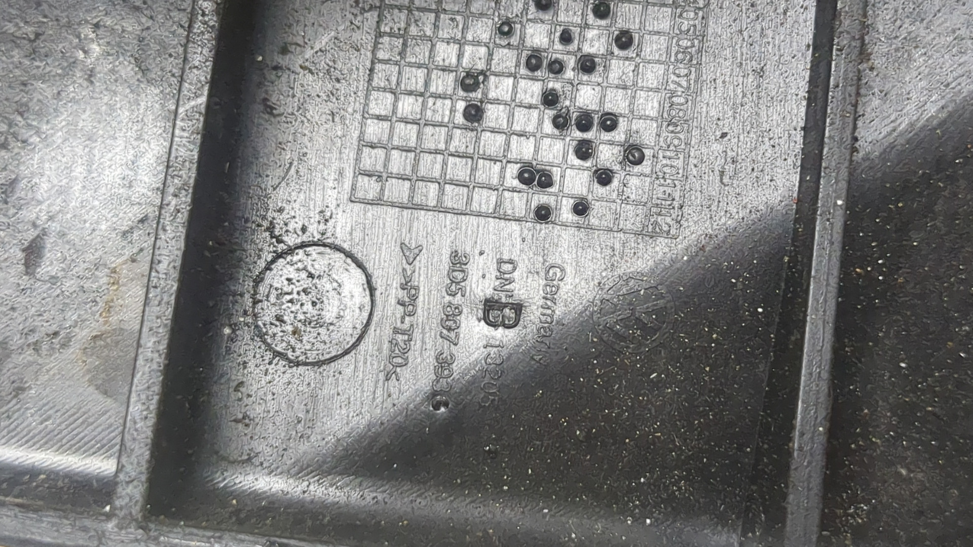 Кронштейн заднего бампера левый