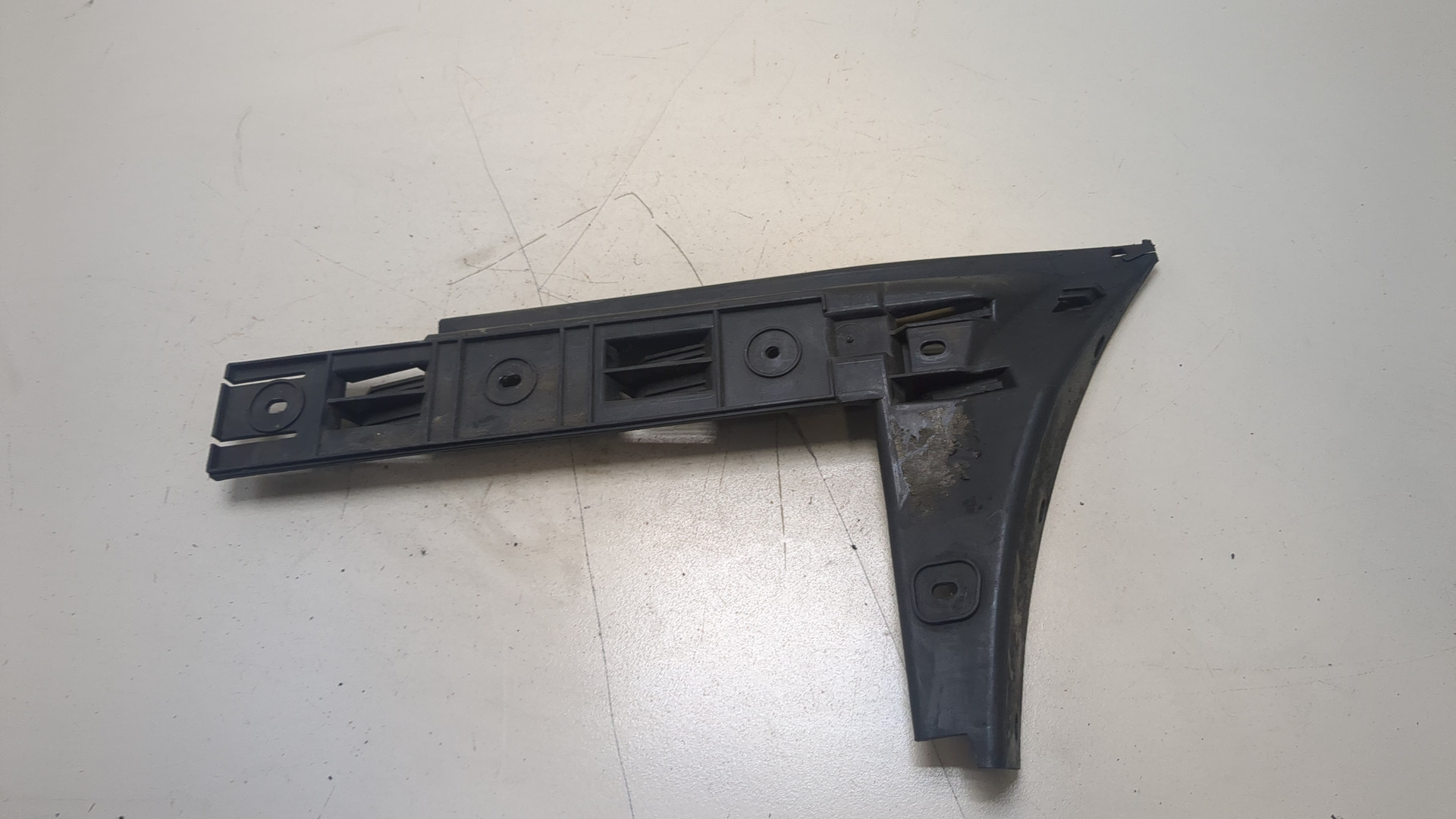 Кронштейн заднего бампера левый