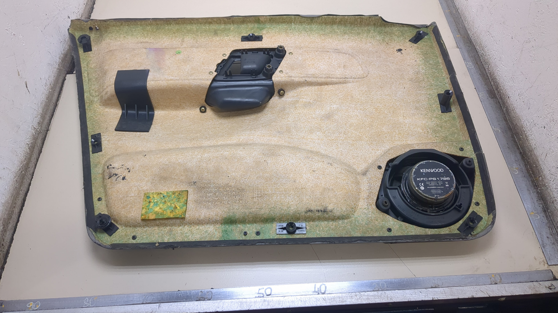 Обшивка двери передней правой для Plo 94-02