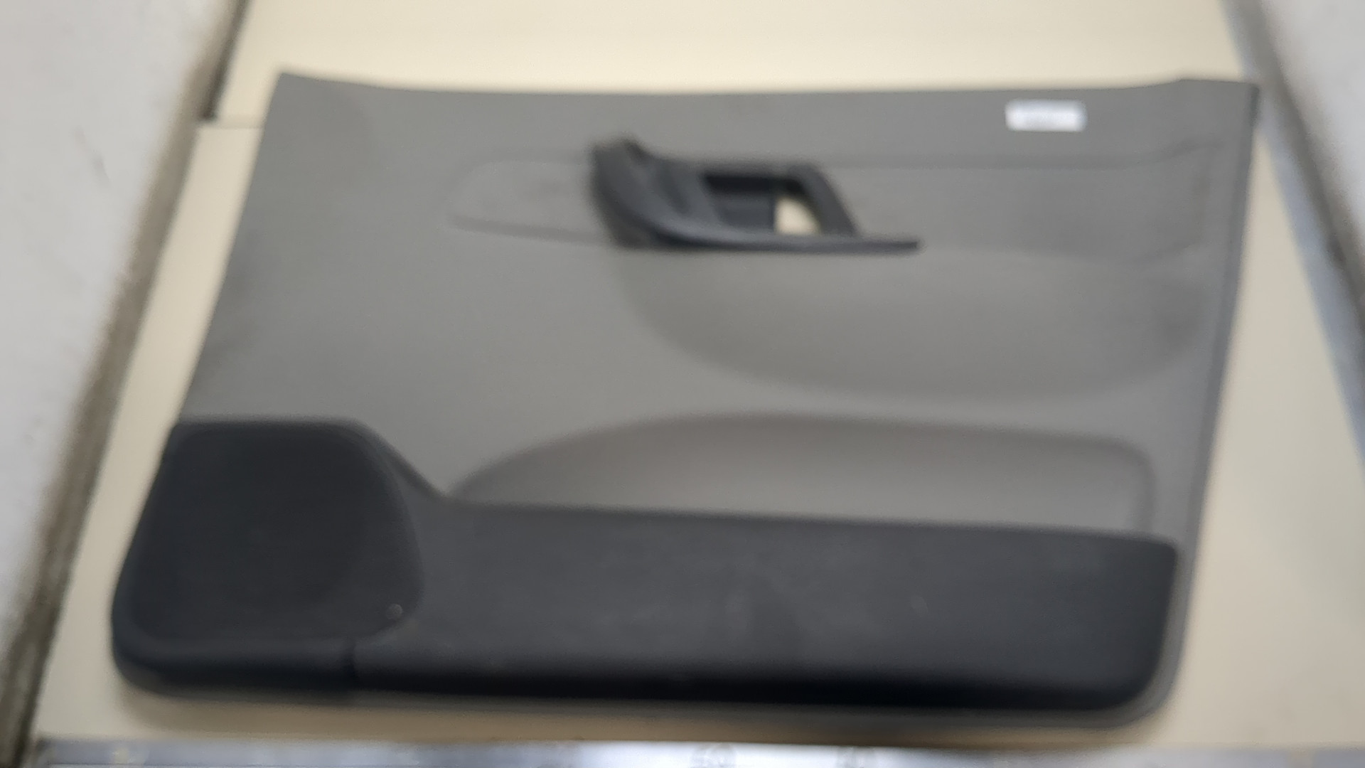 Обшивка двери передней правой