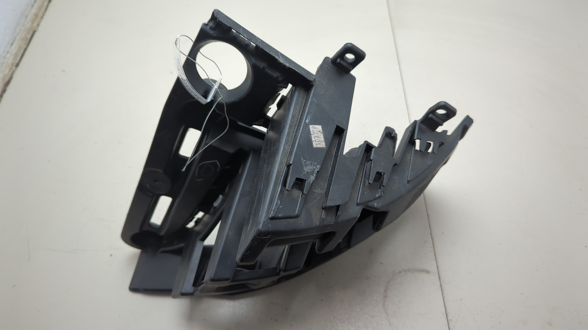 Кронштейн заднего бампера правый