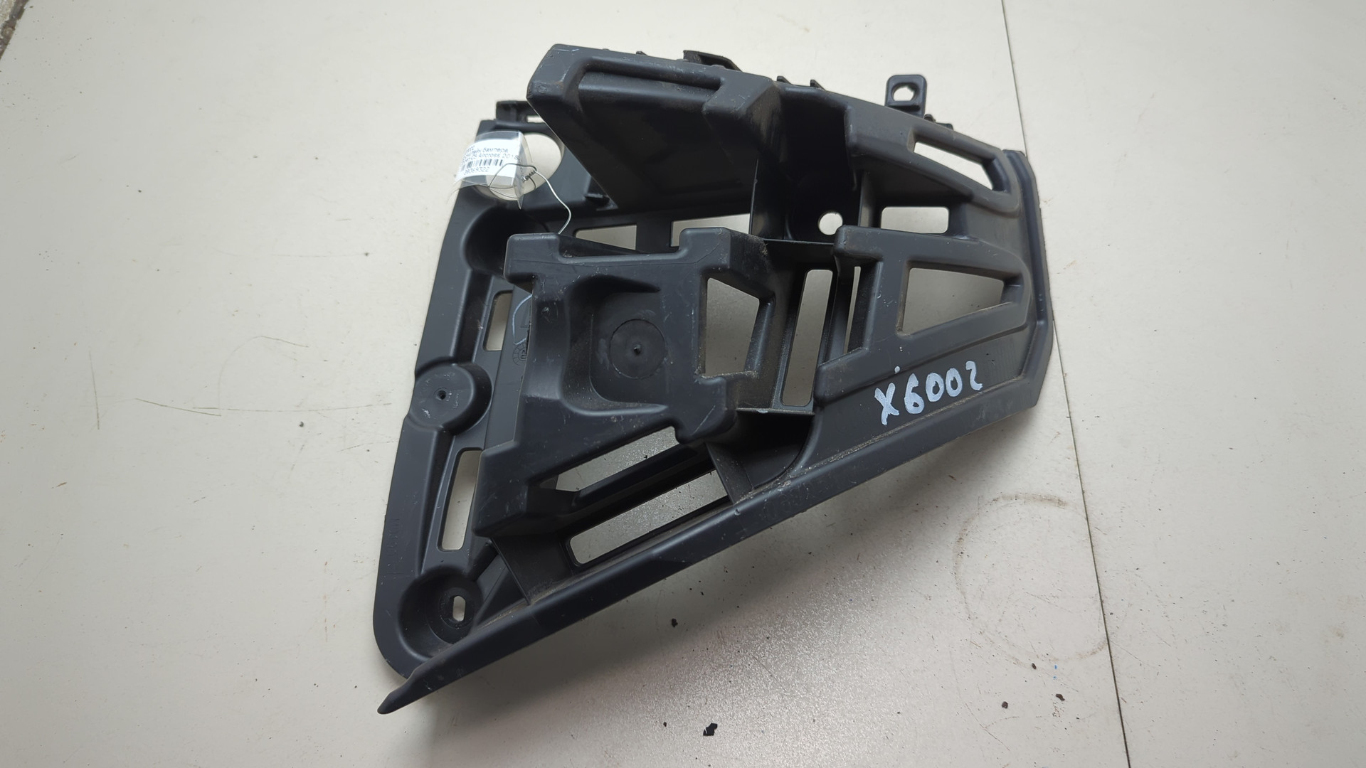 Кронштейн заднего бампера правый