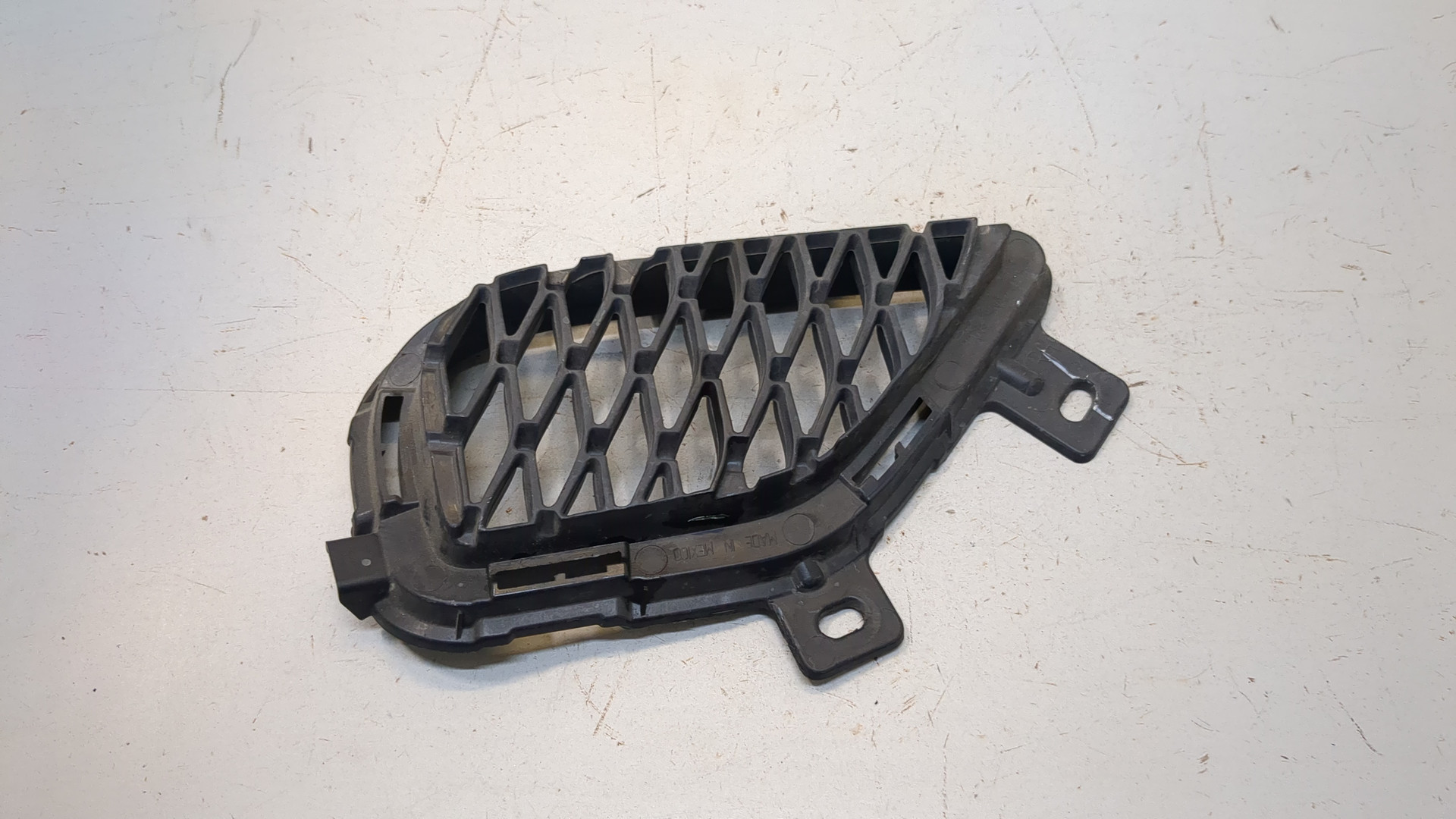 Решетка в бампер правая