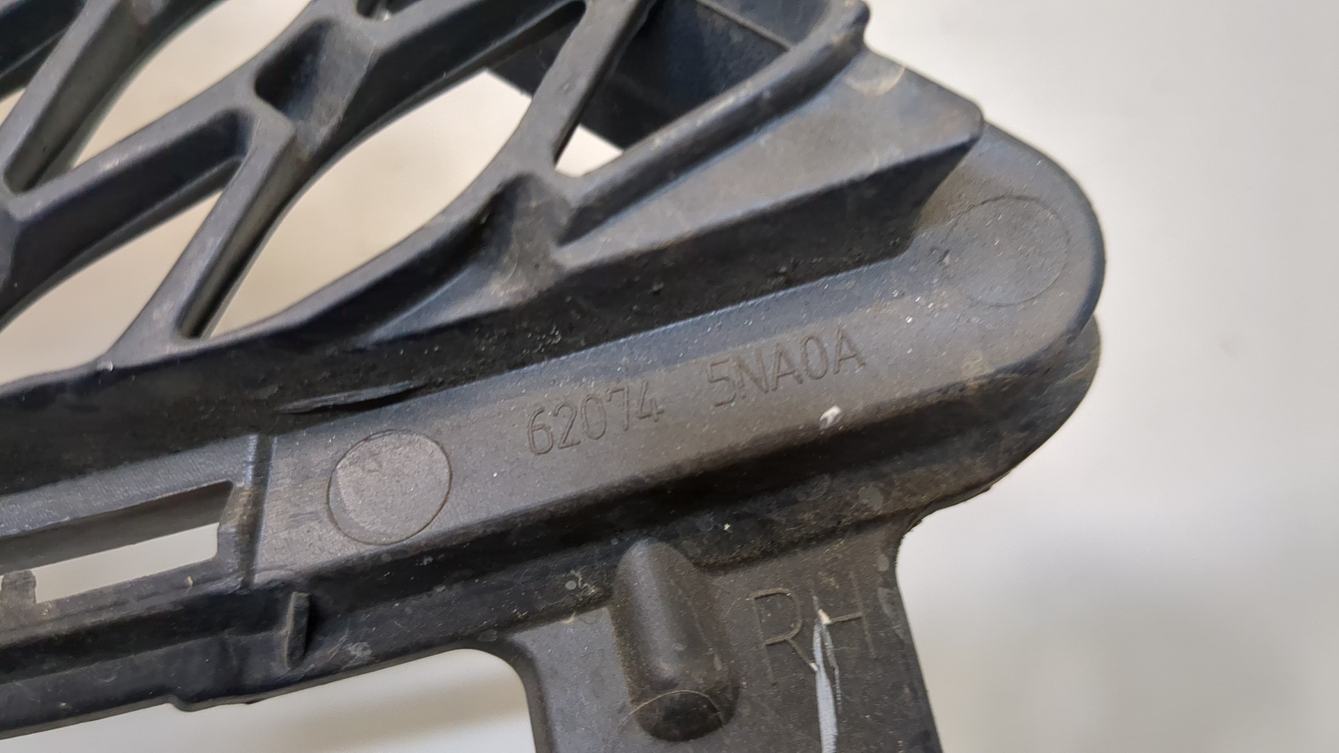 Решетка в бампер правая