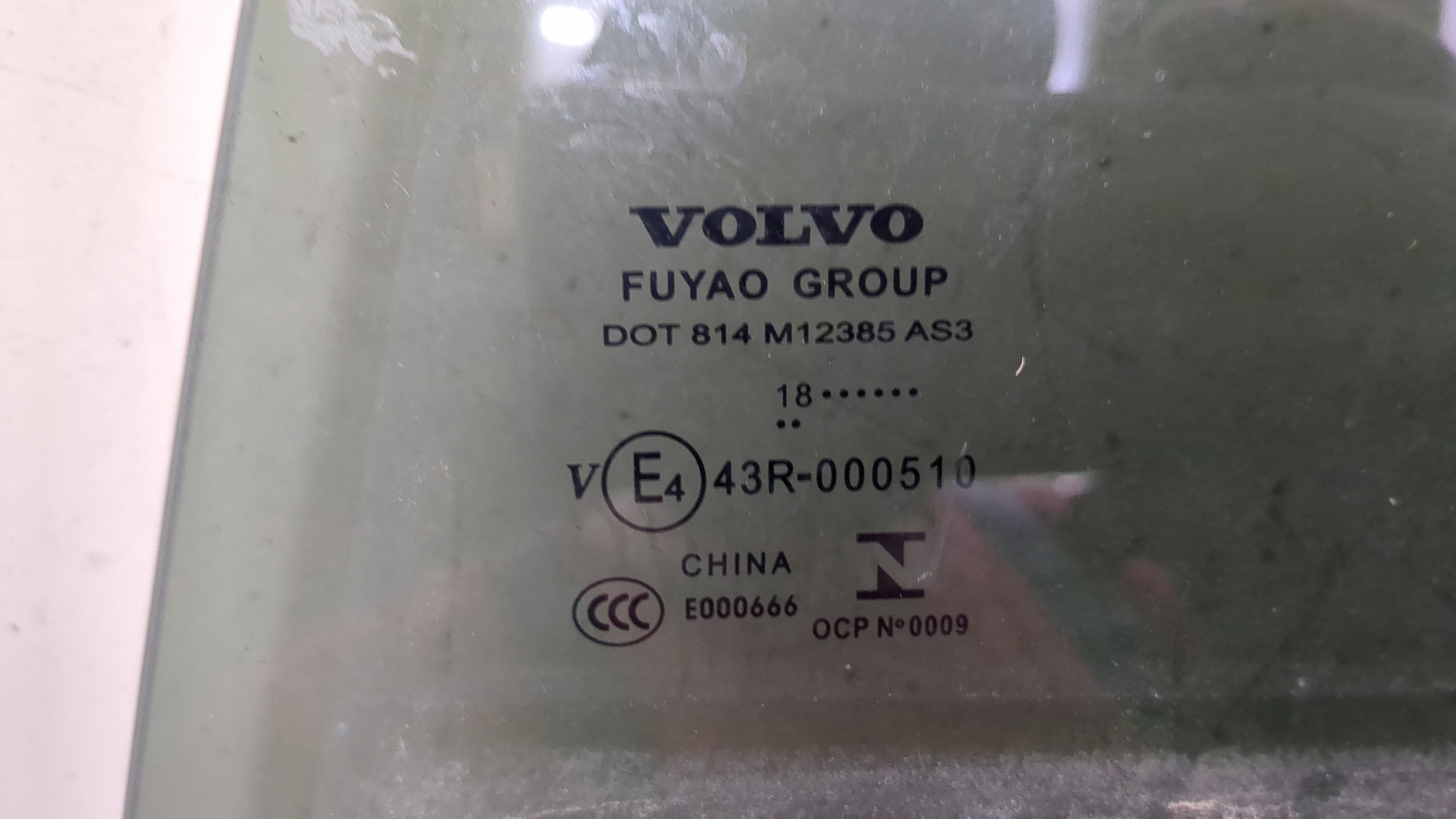 Стекло двери задней левой