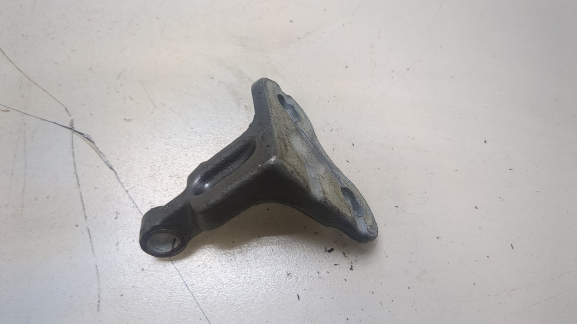 Петля двери