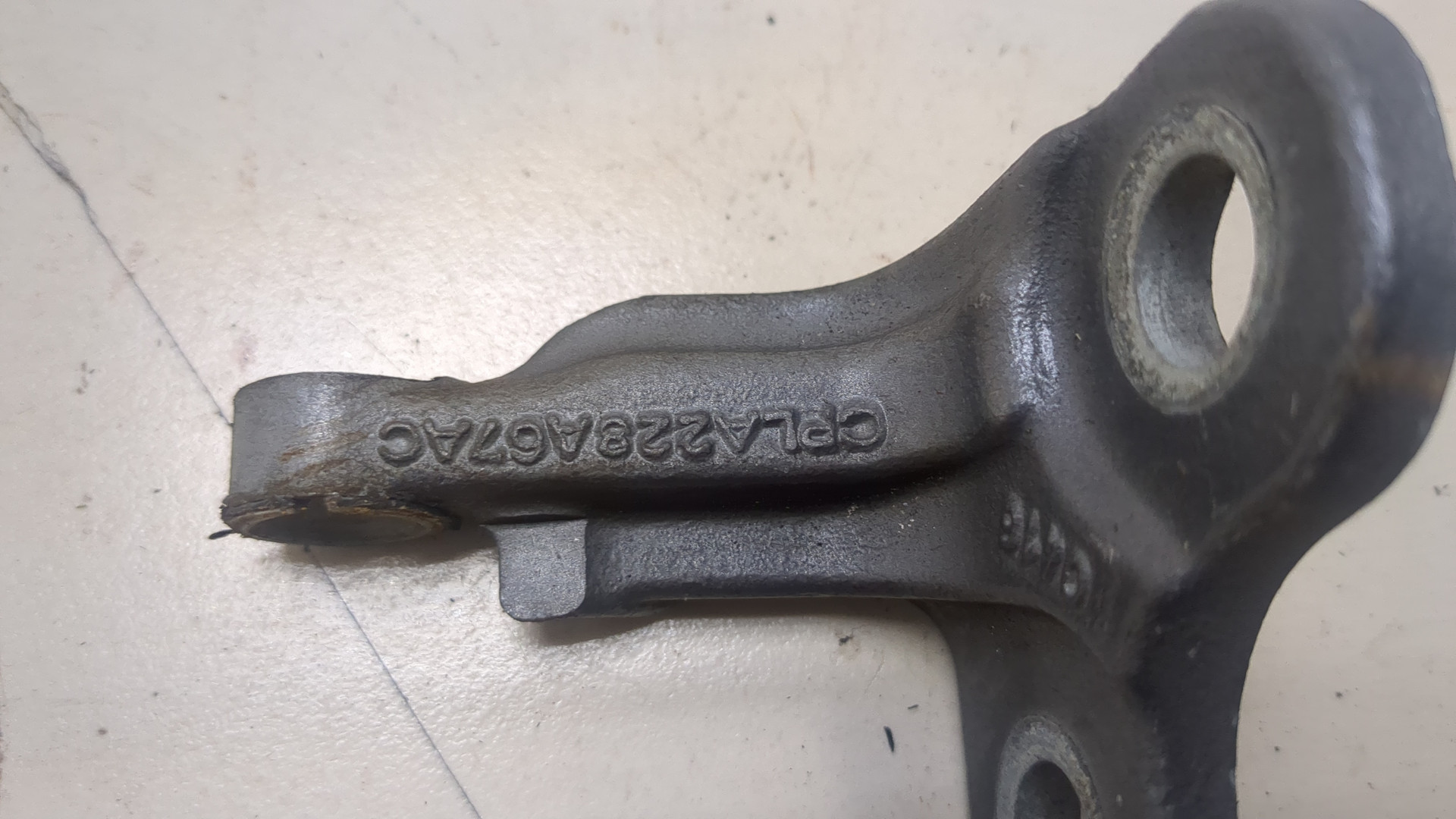 Петля двери