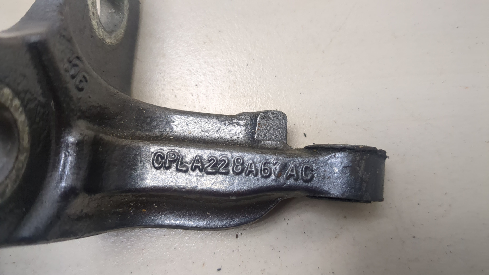 Петля двери