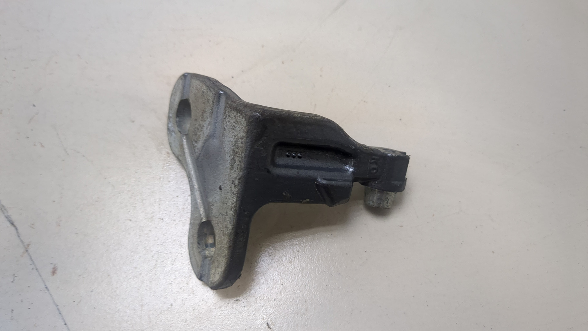 Петля двери