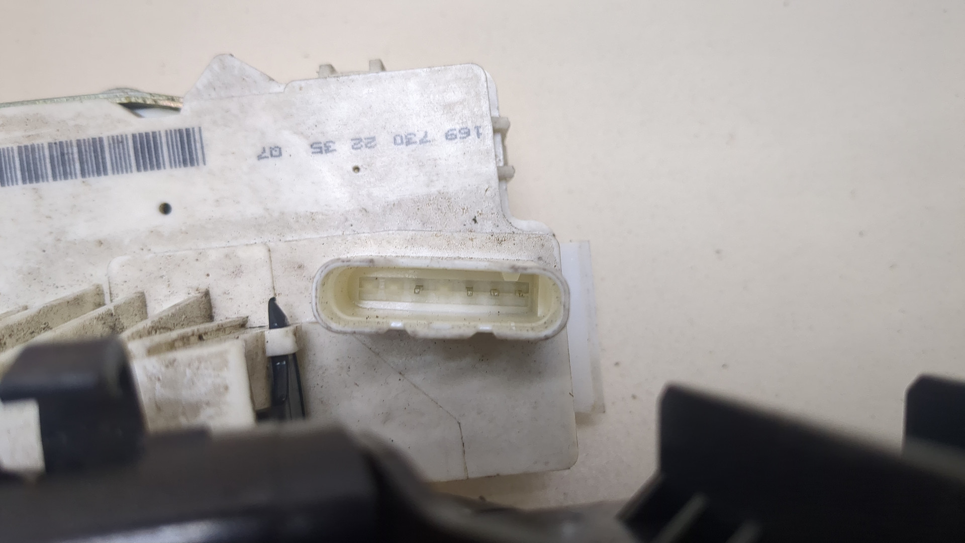 Замок двери задней правой