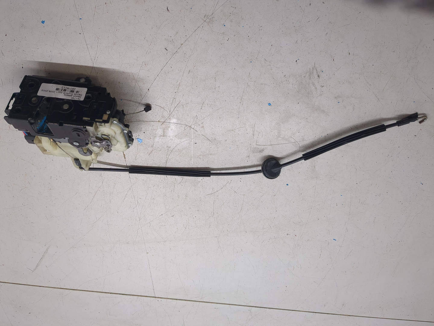 Замок двери задней левой