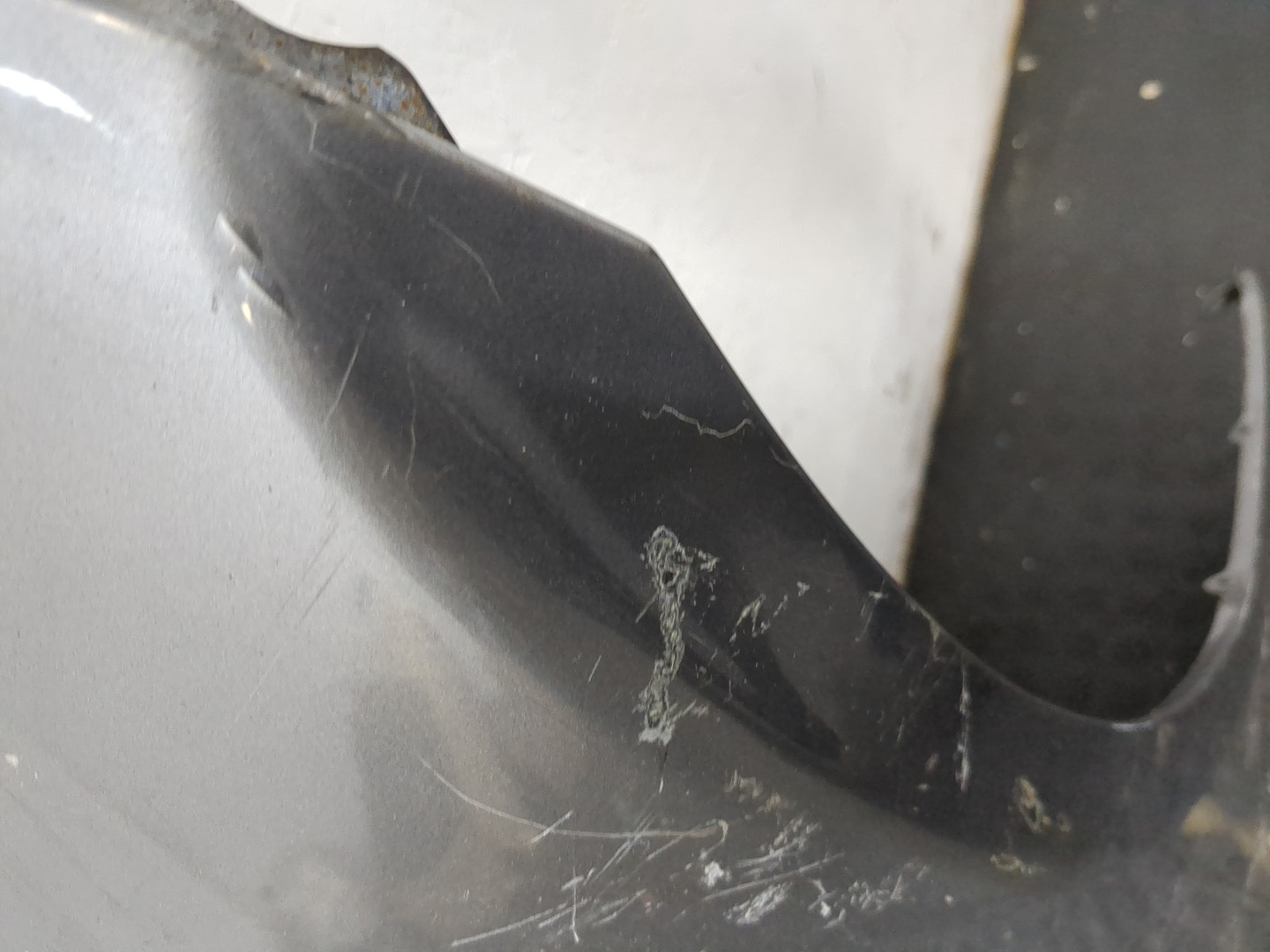 Крыло переднее правое