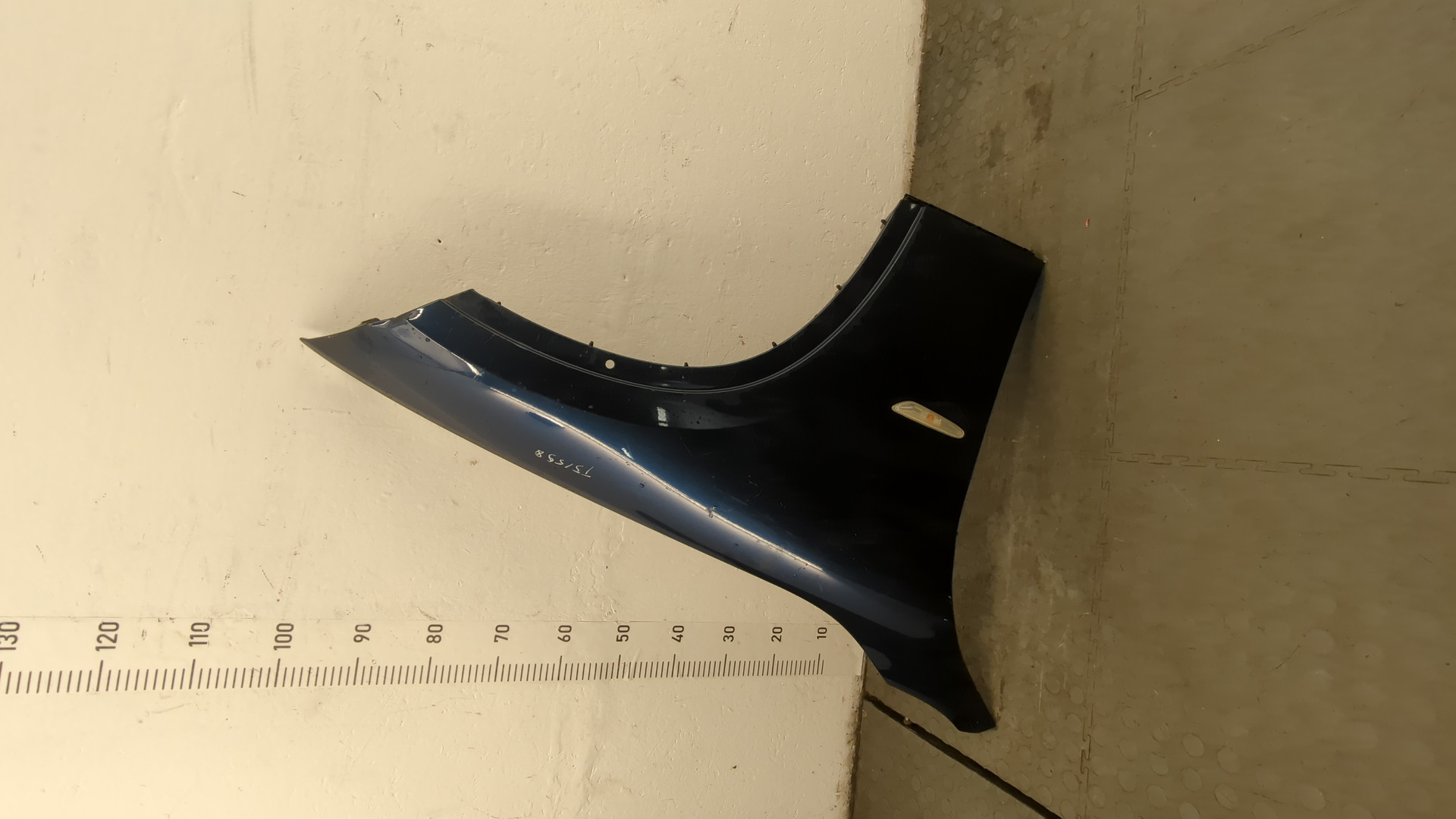 Крыло переднее правое