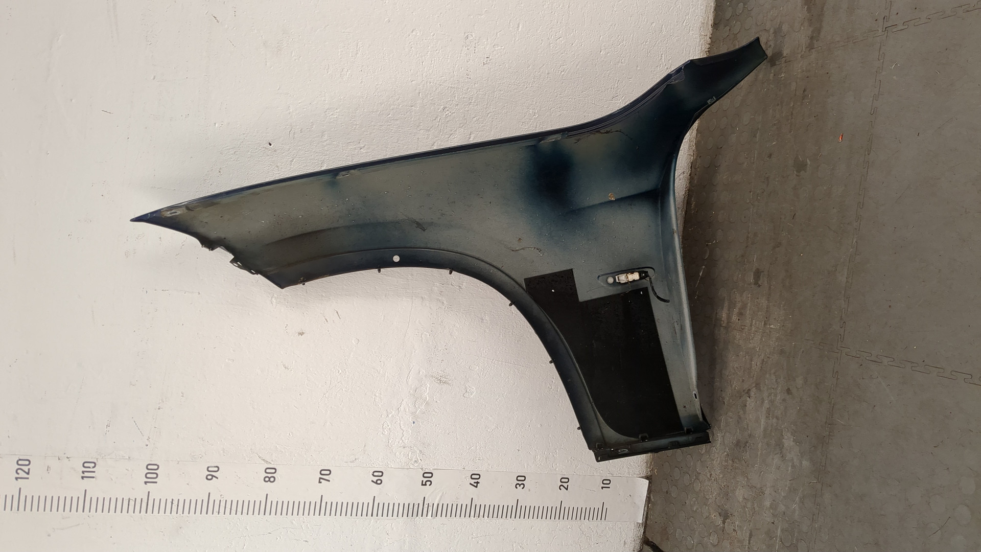 Крыло переднее правое