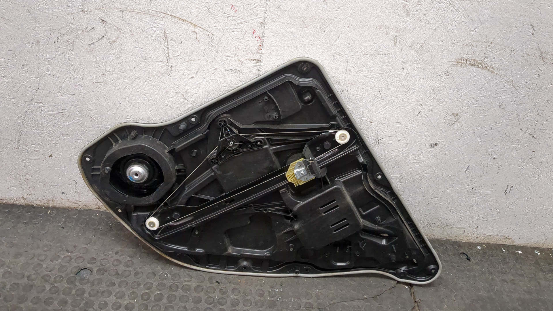 Стеклоподъемник электр. задний левый