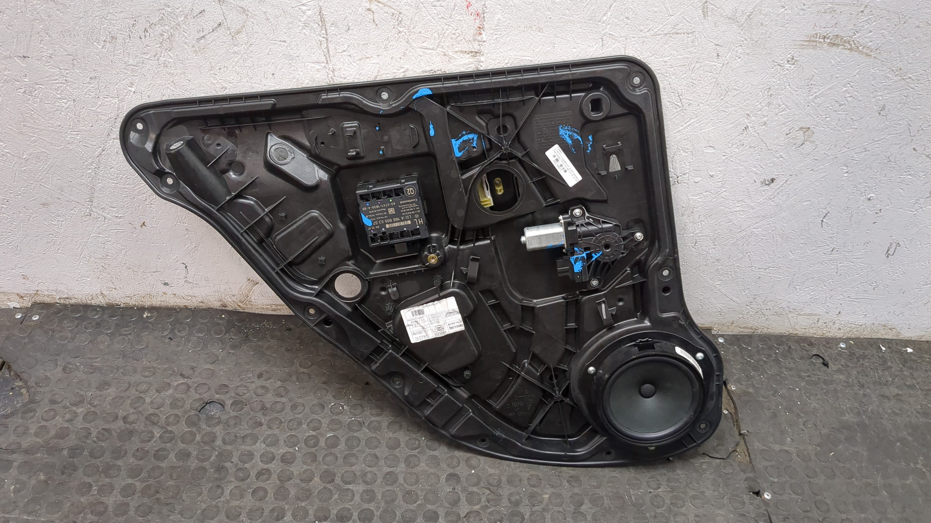 Стеклоподъемник электр. задний левый