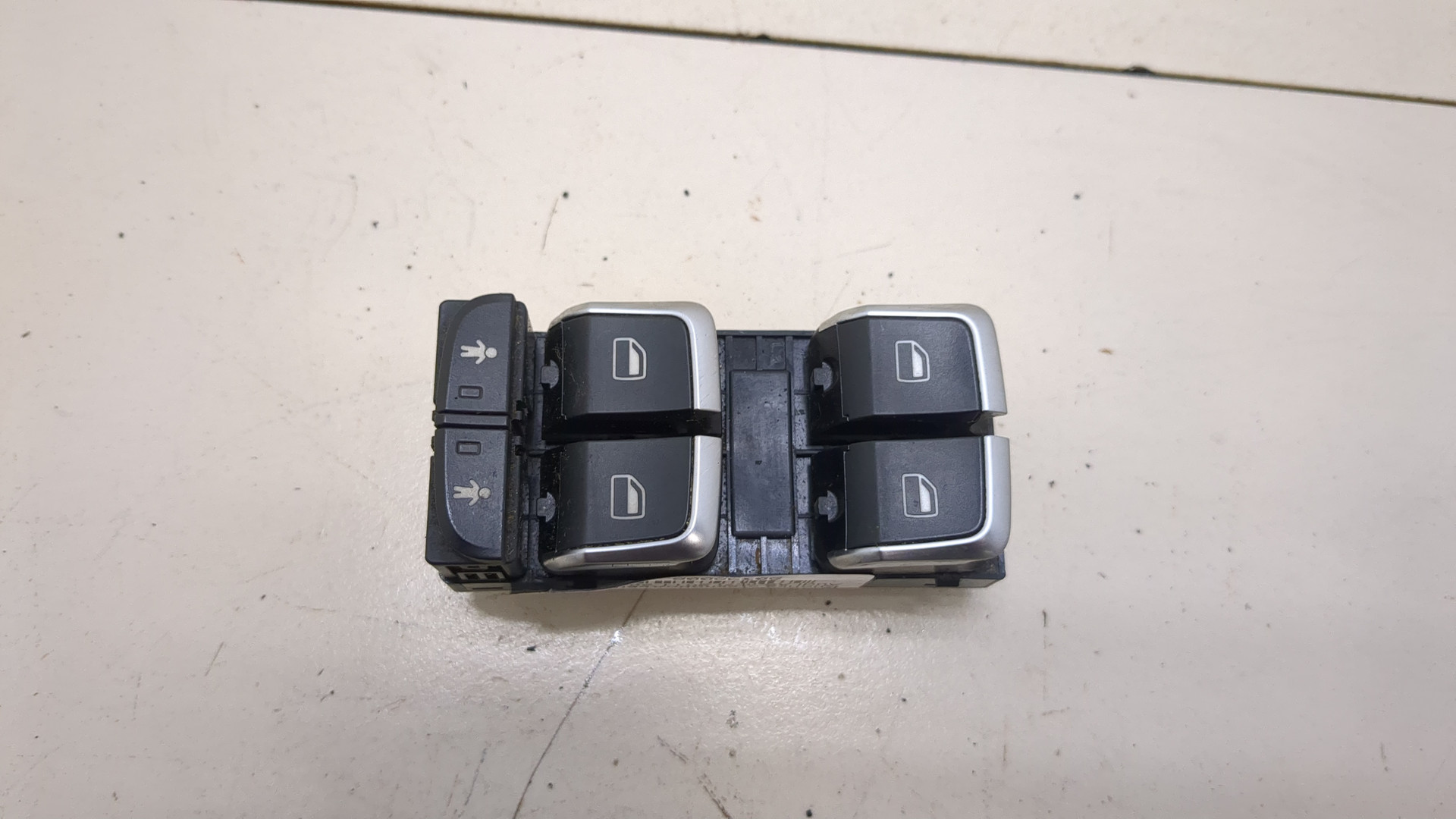 Кнопка стеклоподъемника