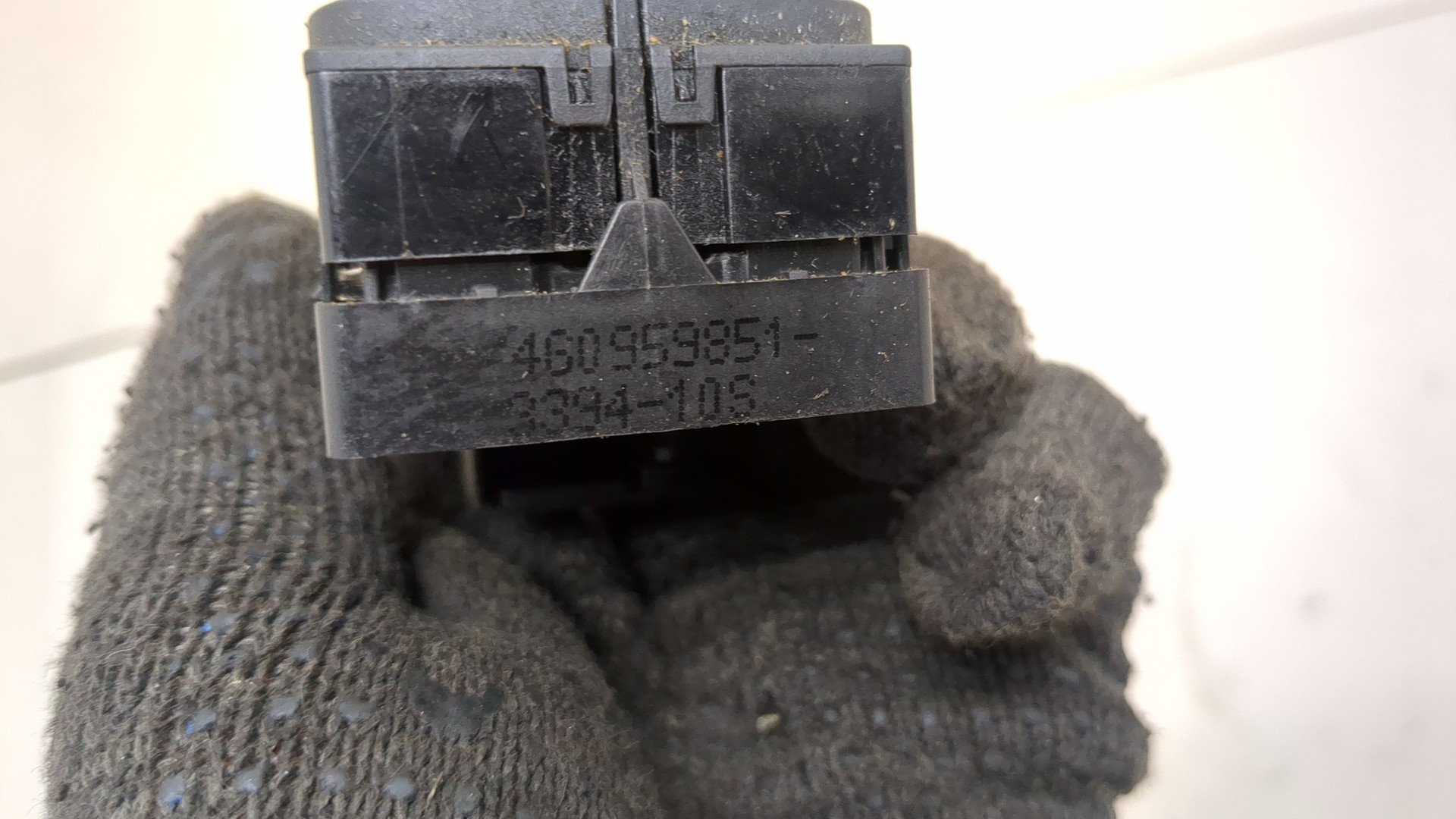 Кнопка стеклоподъемника