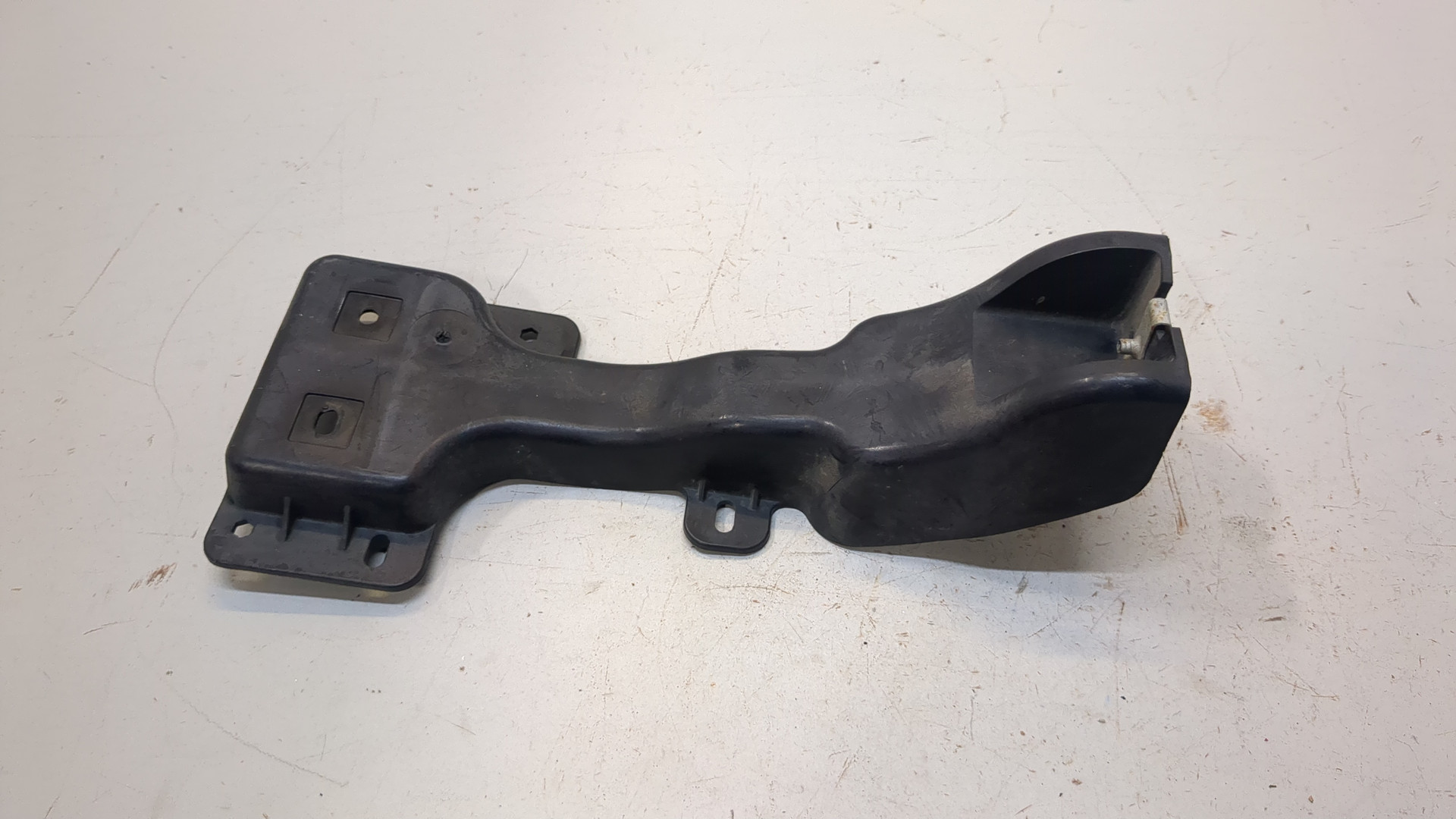 Кронштейн заднего бампера