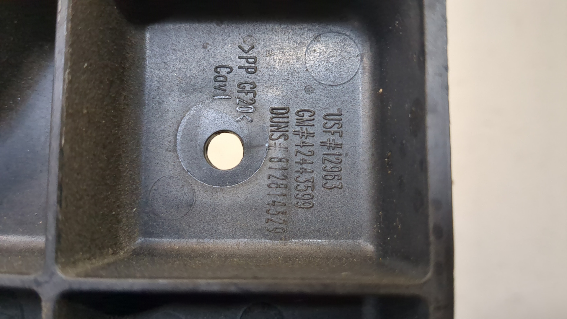 Кронштейн заднего бампера