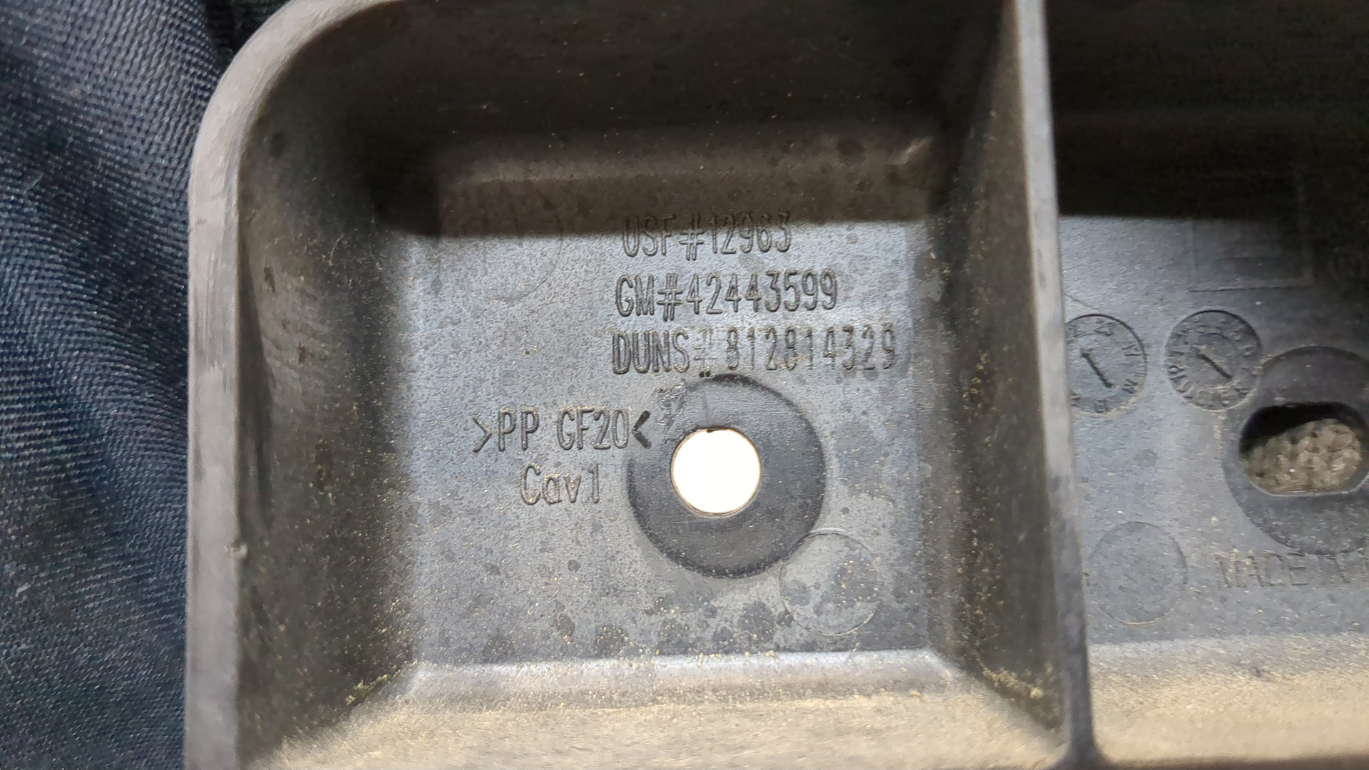 Кронштейн заднего бампера