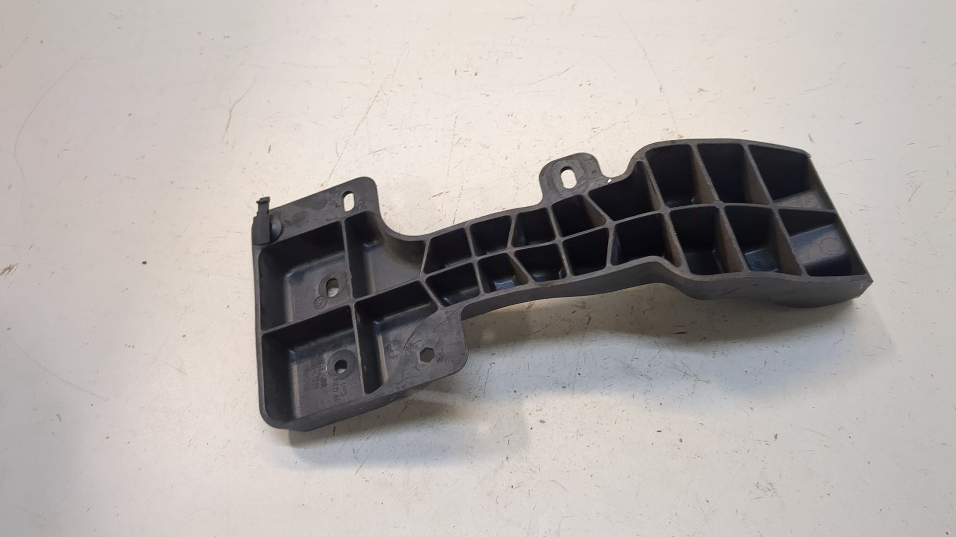 Кронштейн заднего бампера