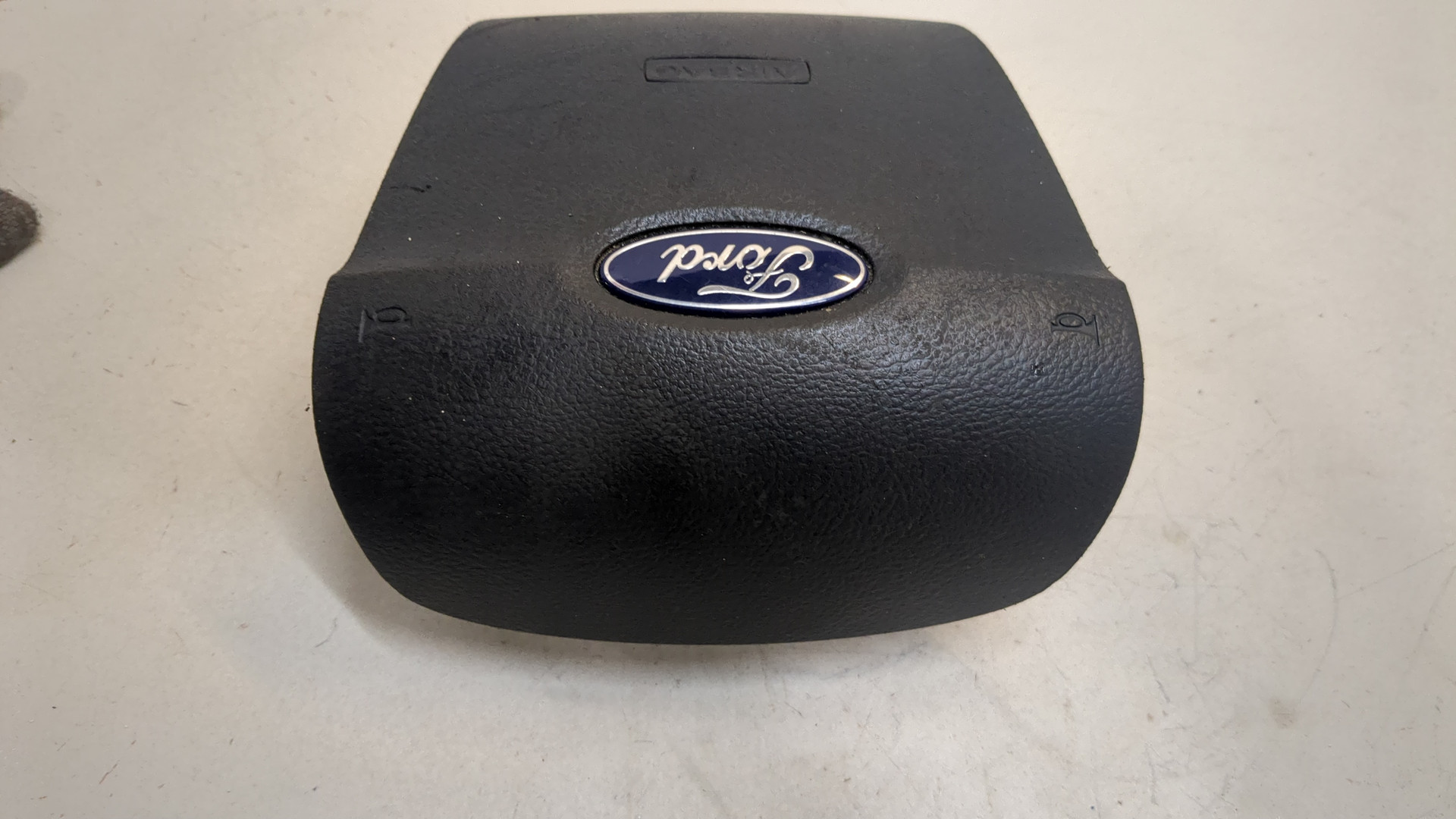 Подушка безопасности в рулевое колесо