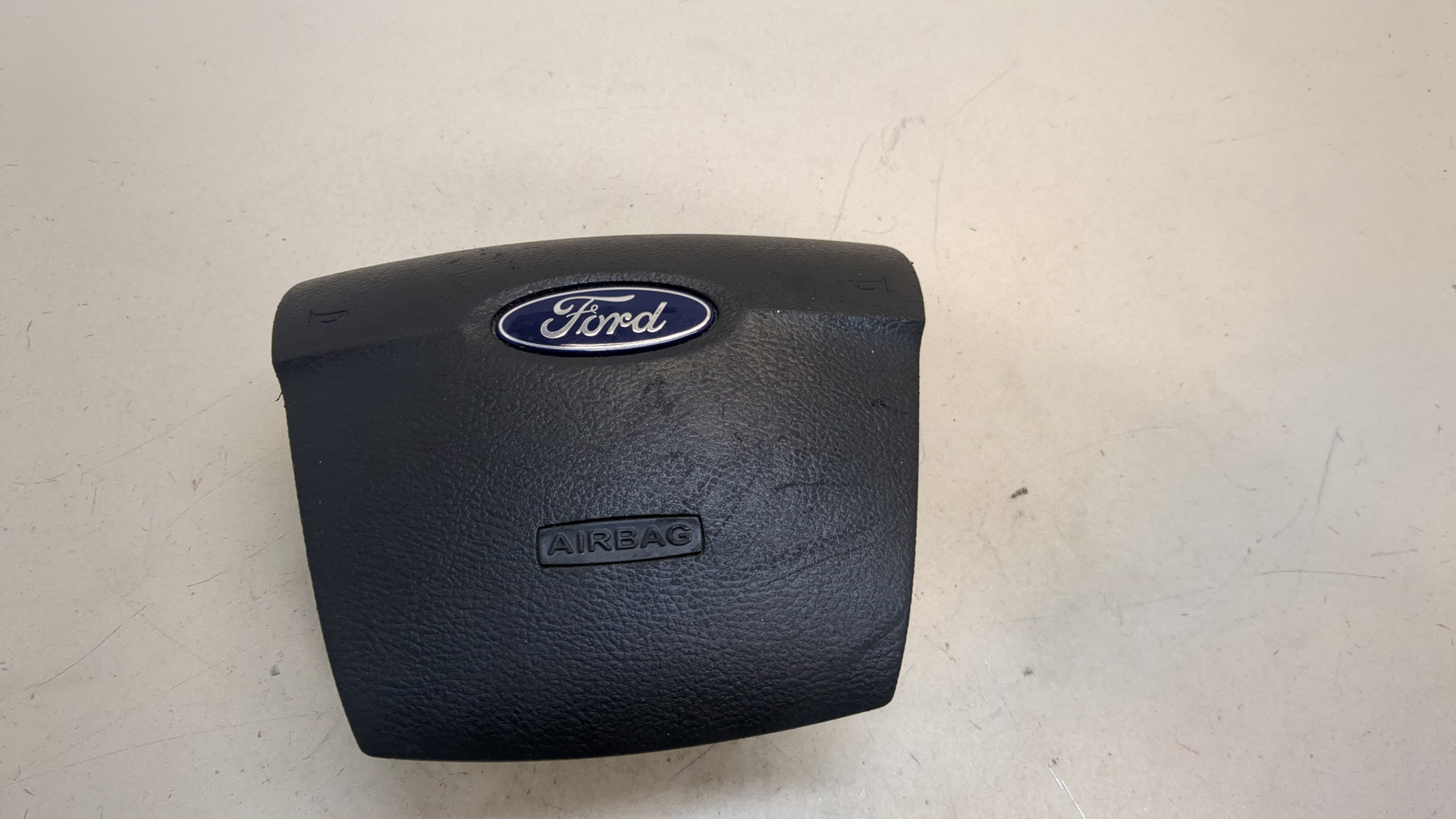 Подушка безопасности в рулевое колесо