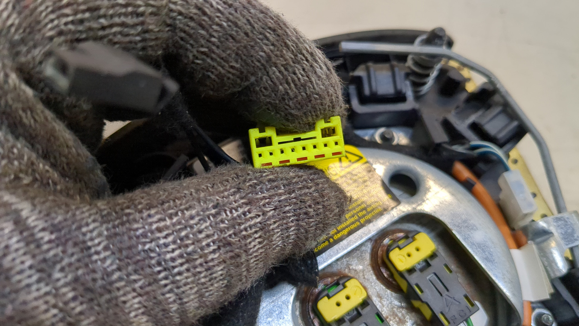 Подушка безопасности в рулевое колесо