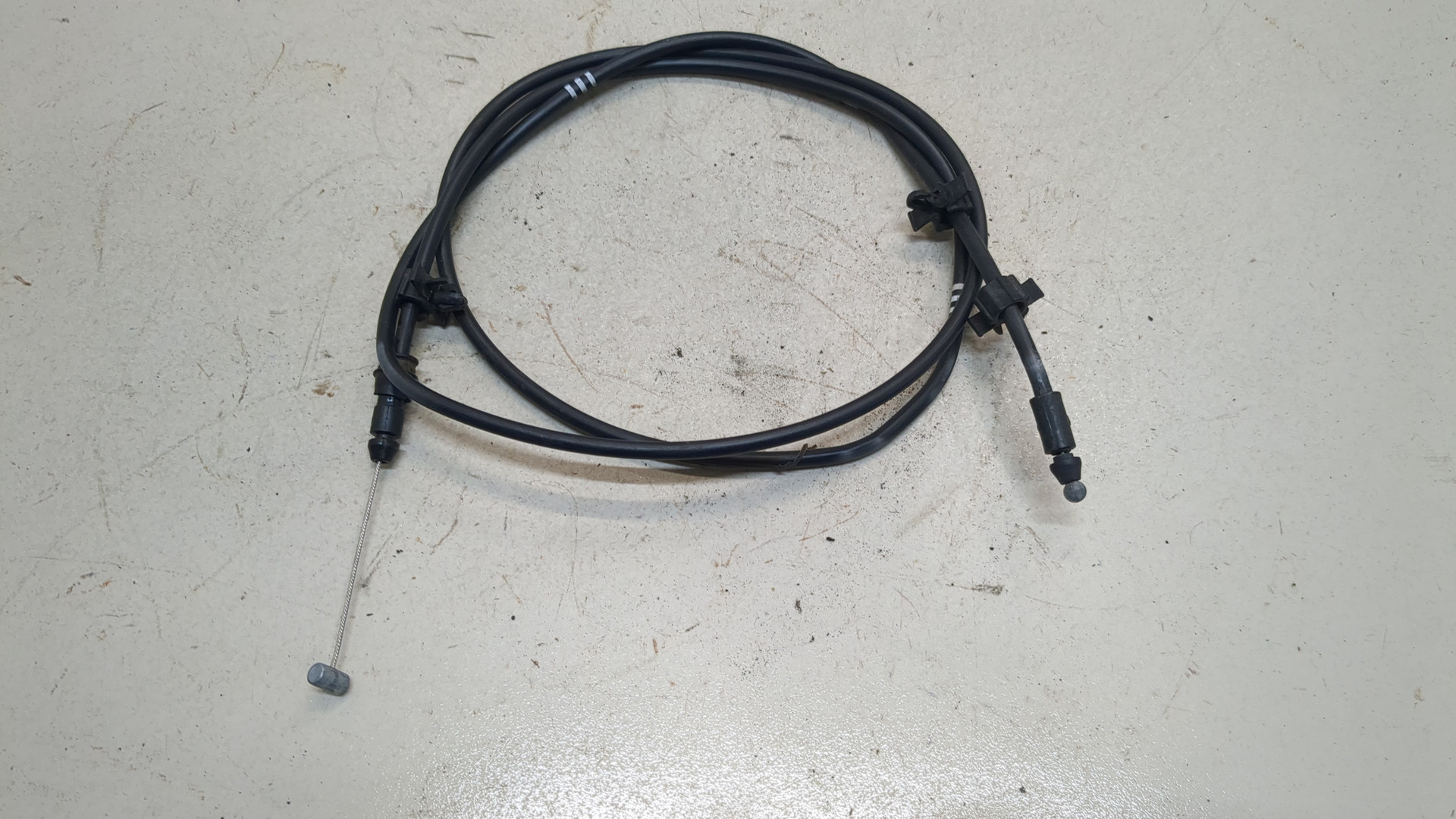 Трос открывания капота