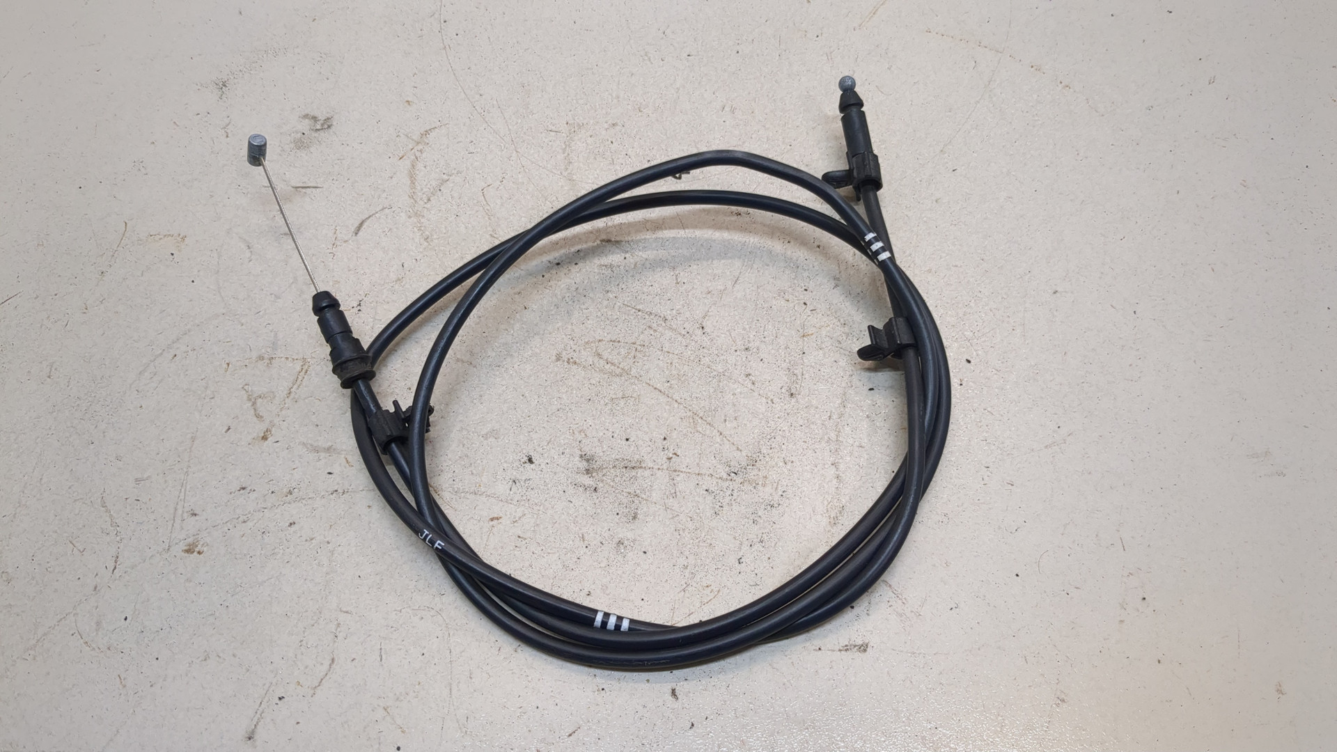 Трос открывания капота