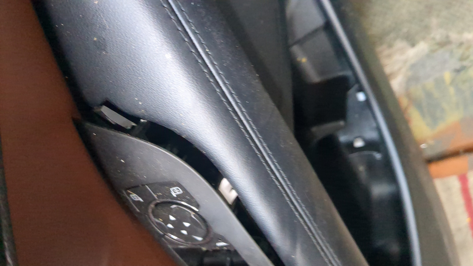 Дверь передняя левая