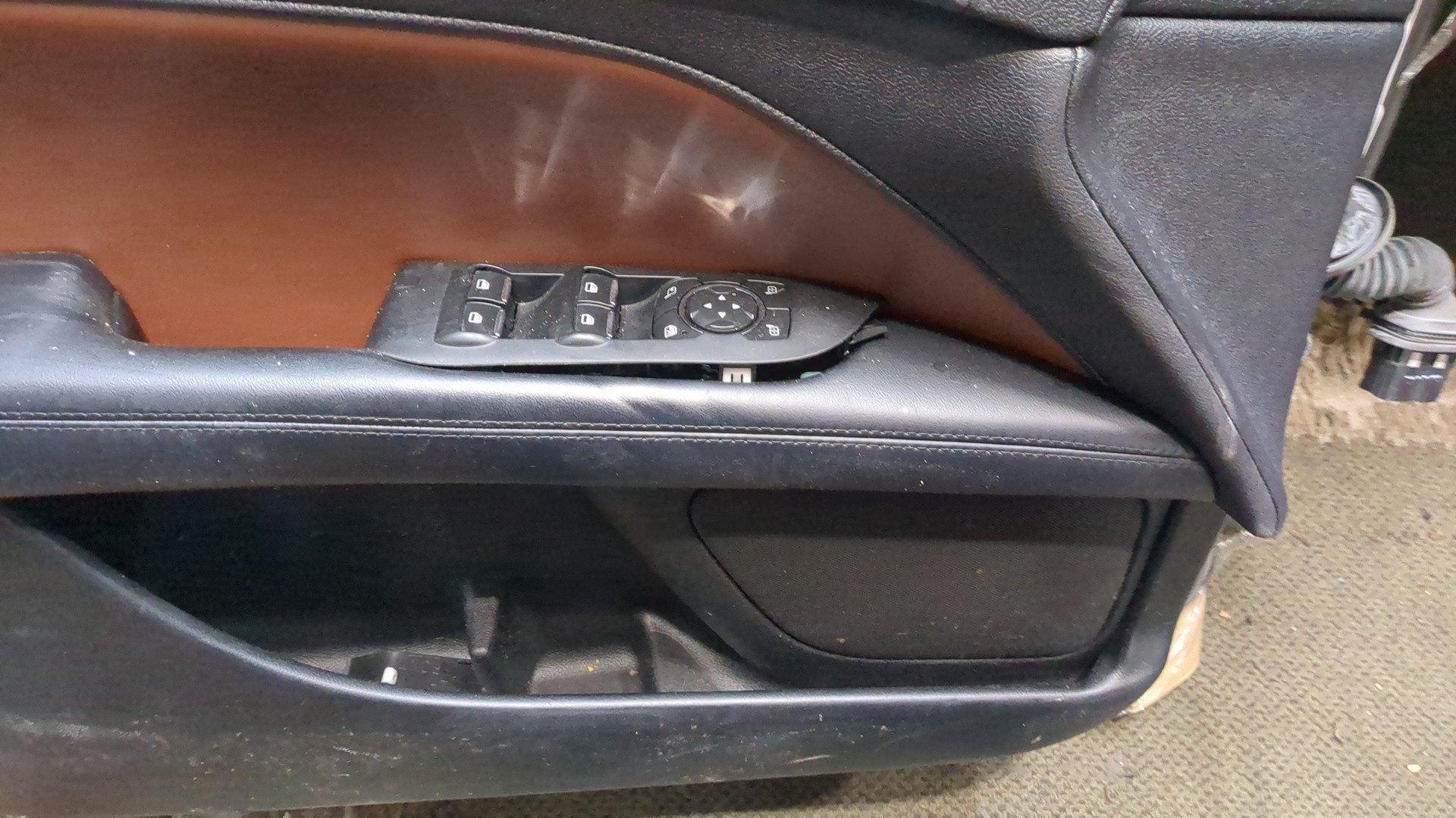 Дверь передняя левая