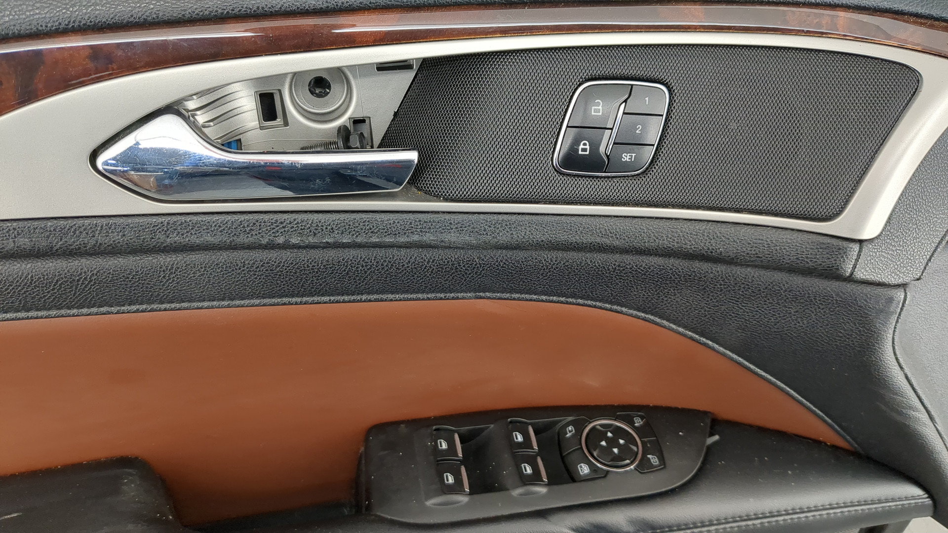 Дверь передняя левая