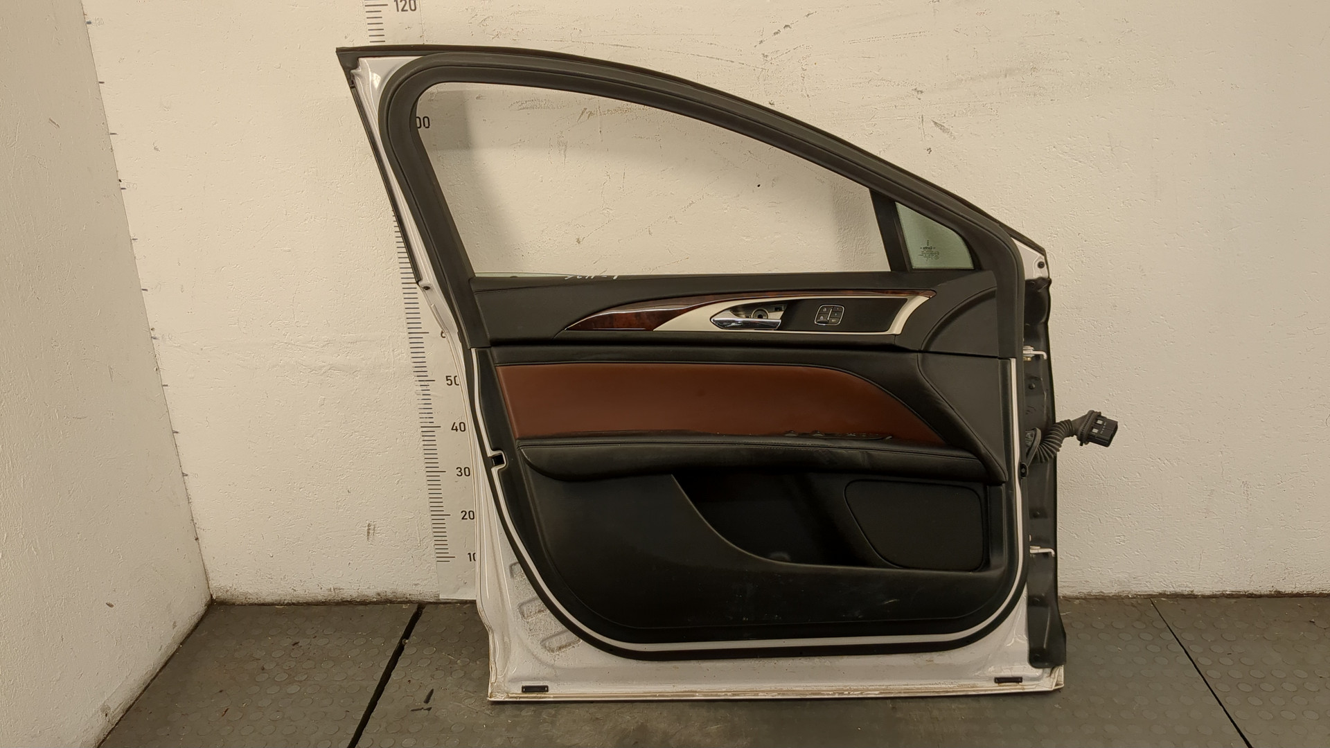 Дверь передняя левая