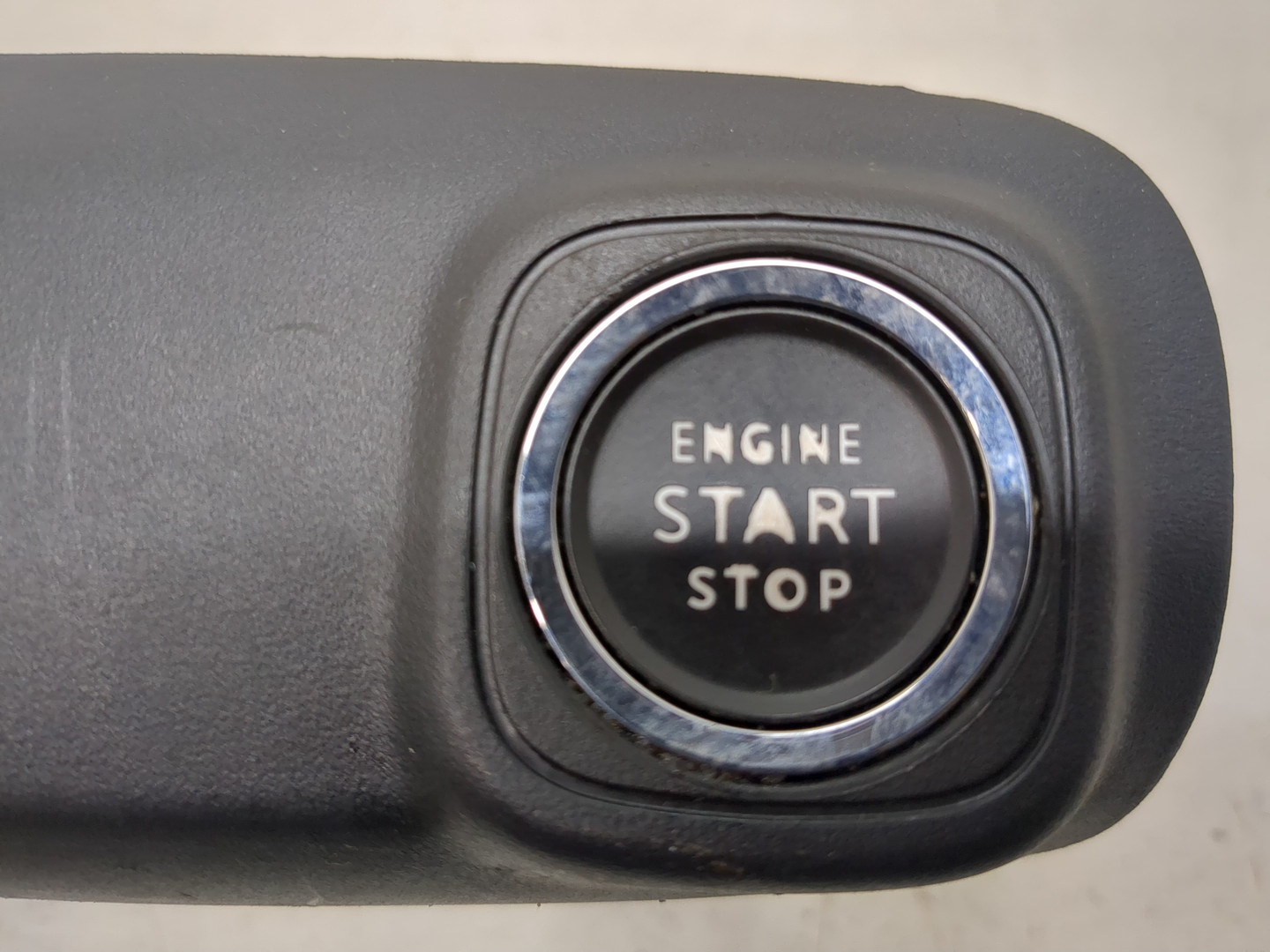 Кнопка запуска двигателя