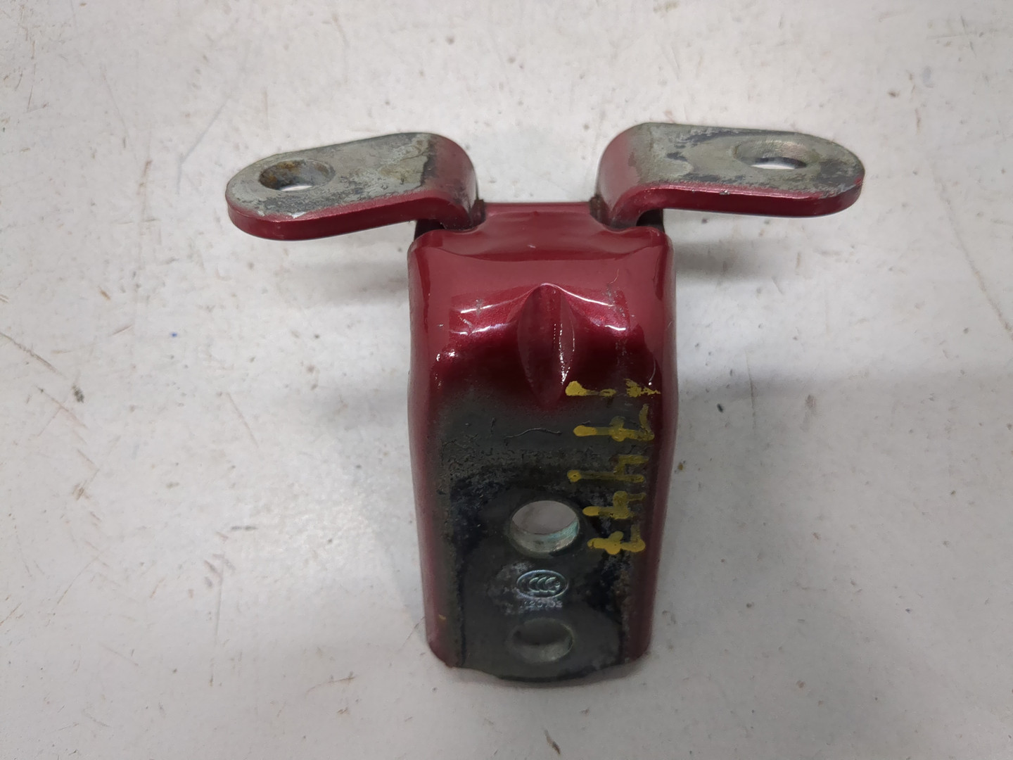 Петля двери