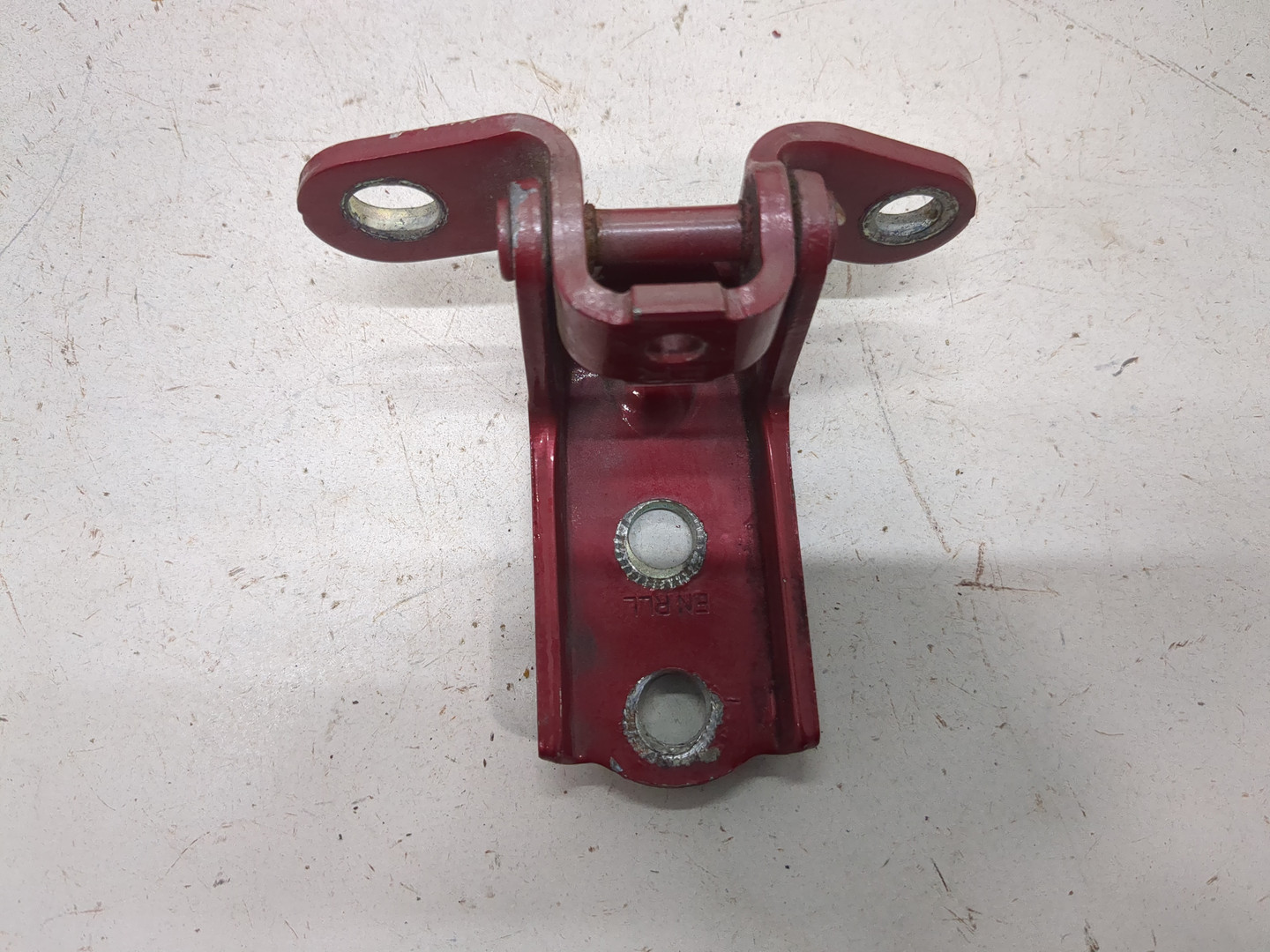 Петля двери