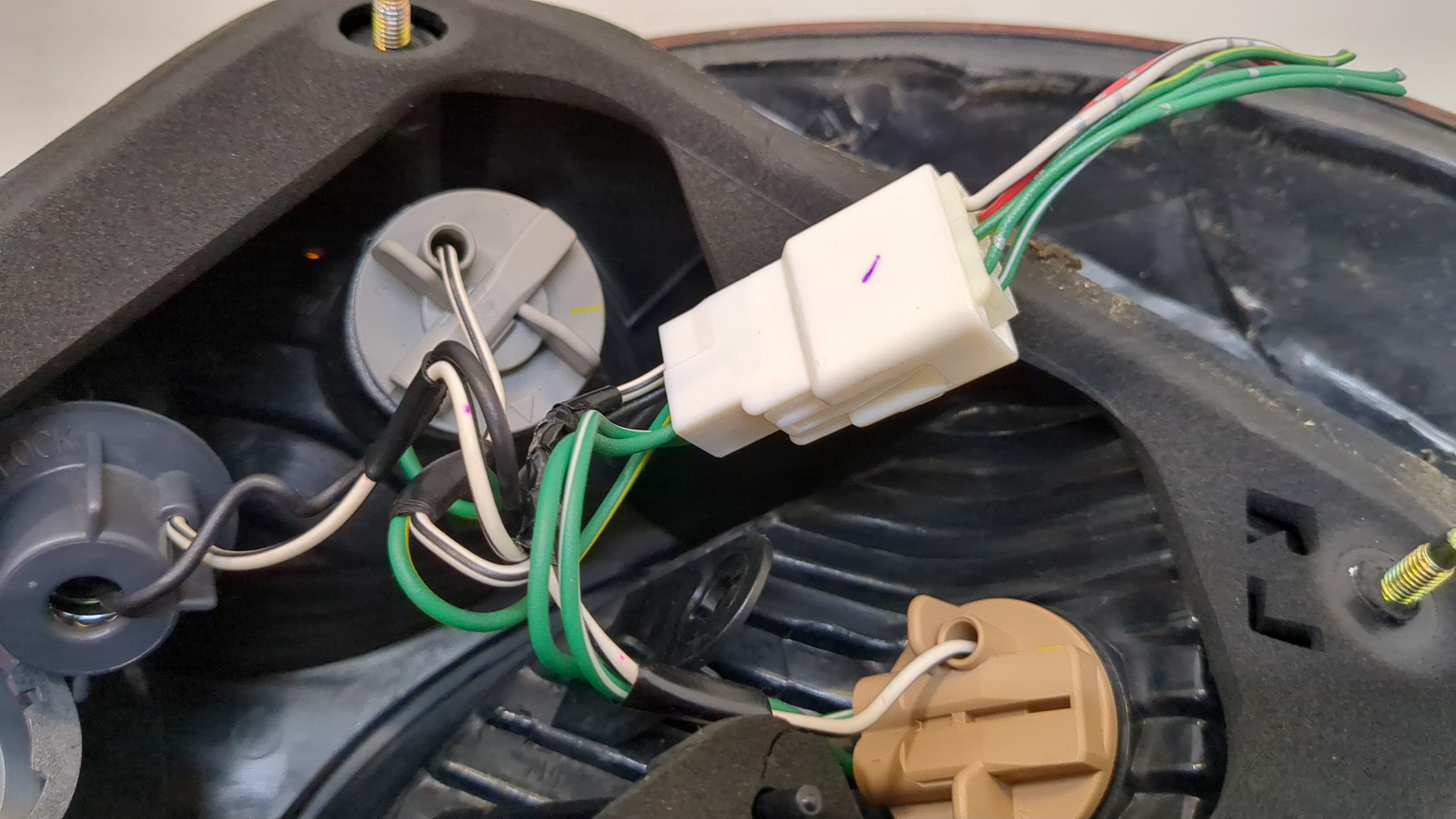 Фонарь задний правый